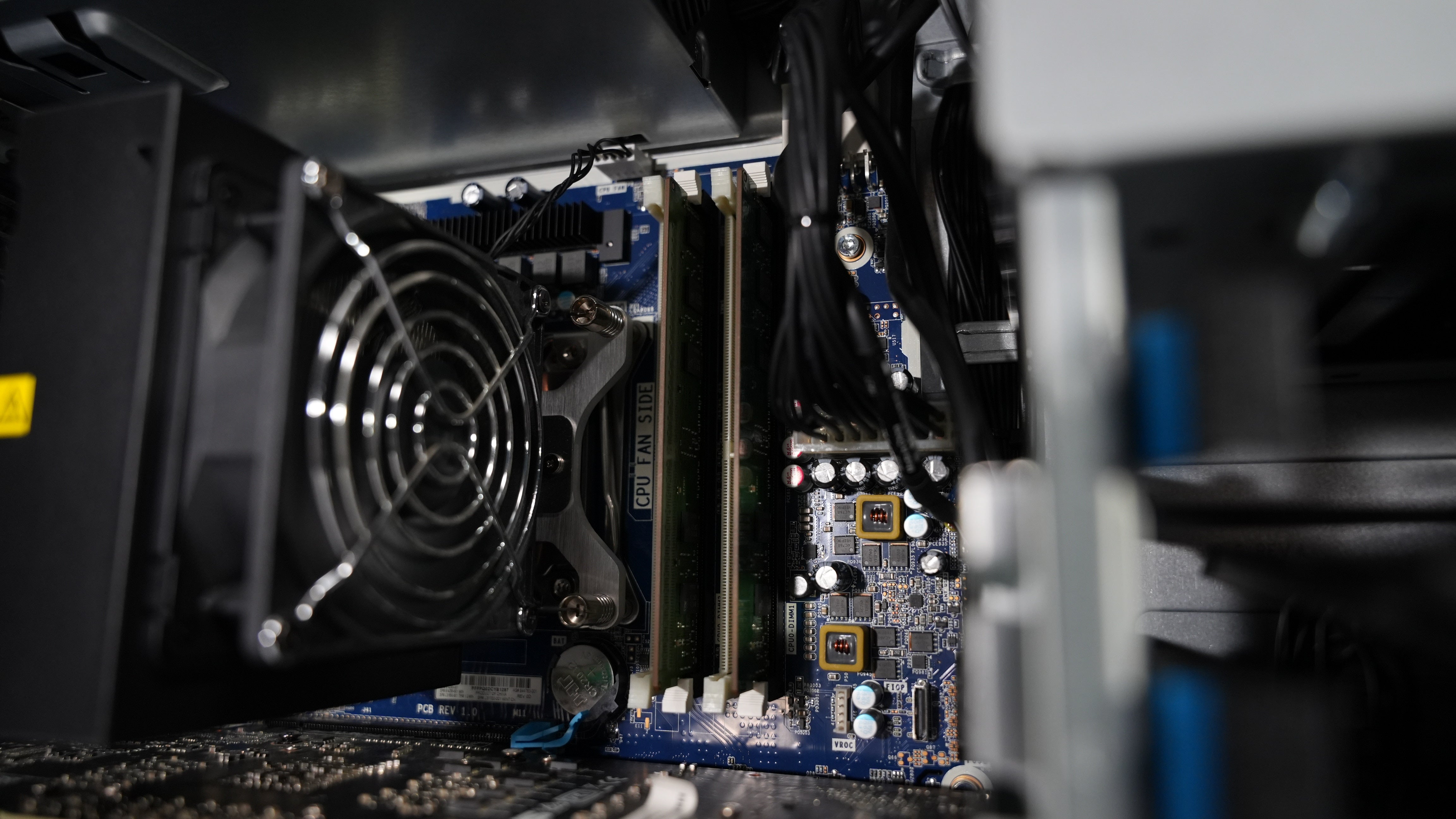 Intel Xeon W-2133 + RTX 2070 Super Gaming PC