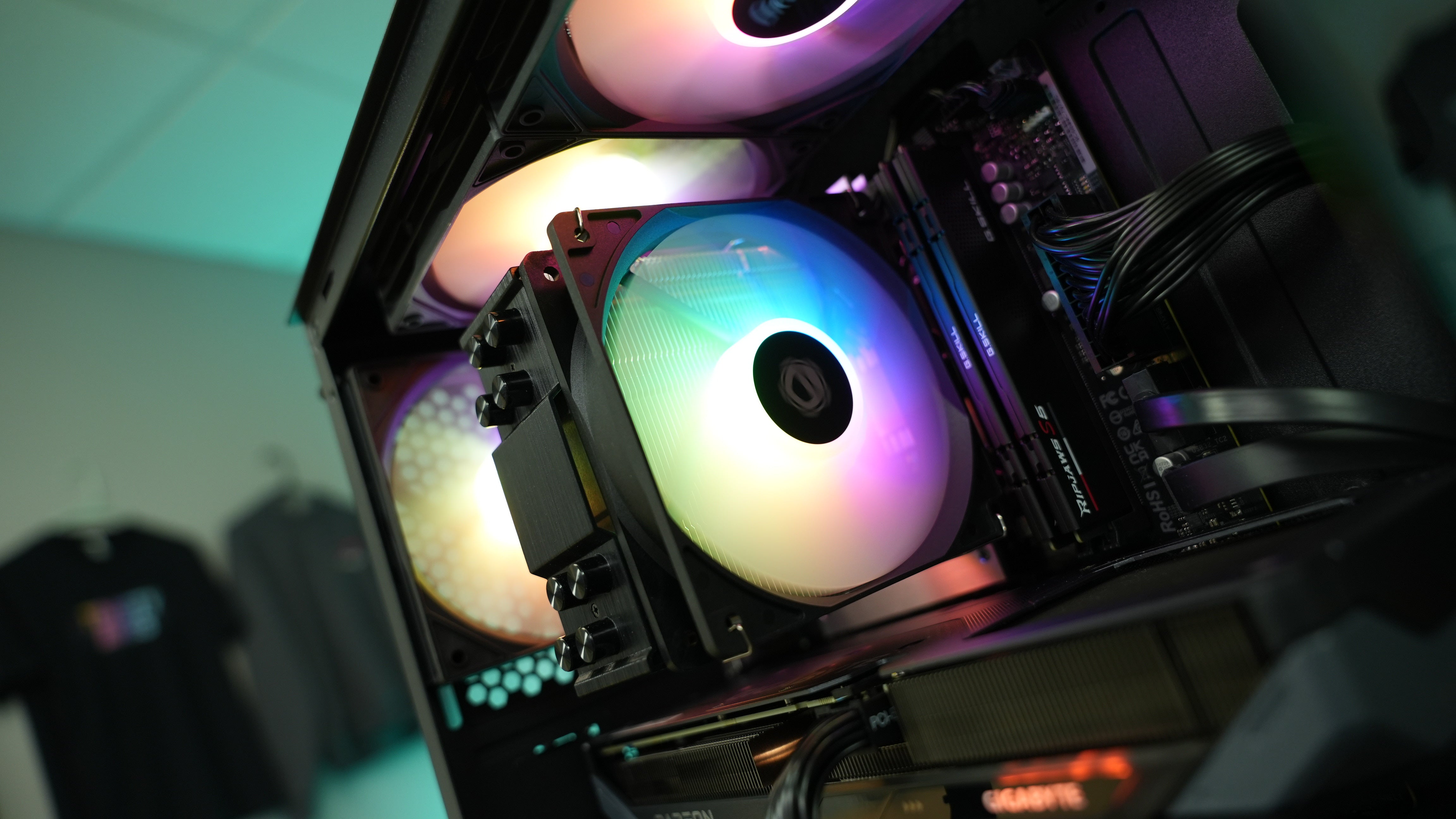 Plus Streamer PC - Ultra 5 225F + RX 9060 XT