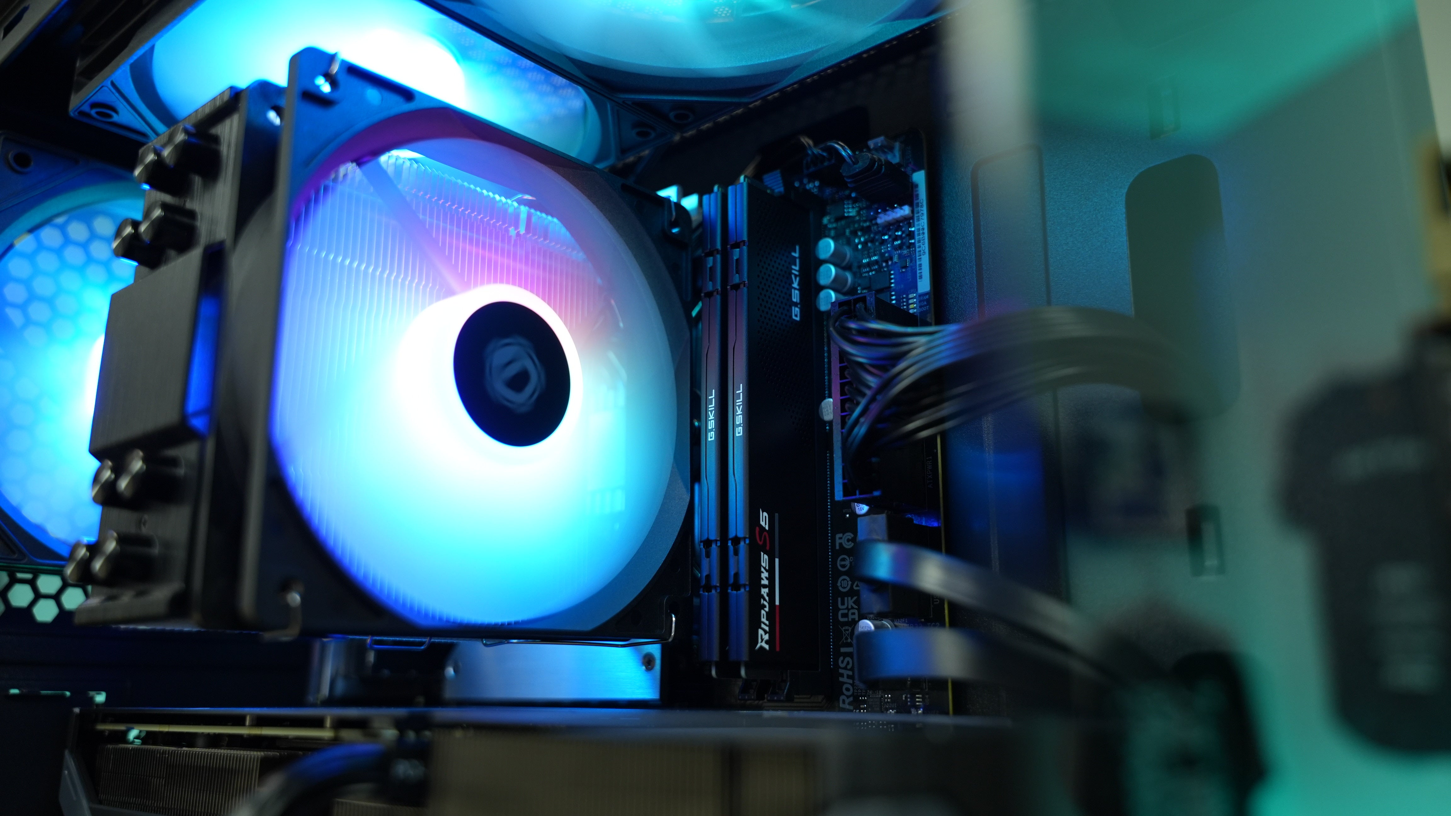 Plus Streamer PC - Ultra 5 225F + RX 9060 XT