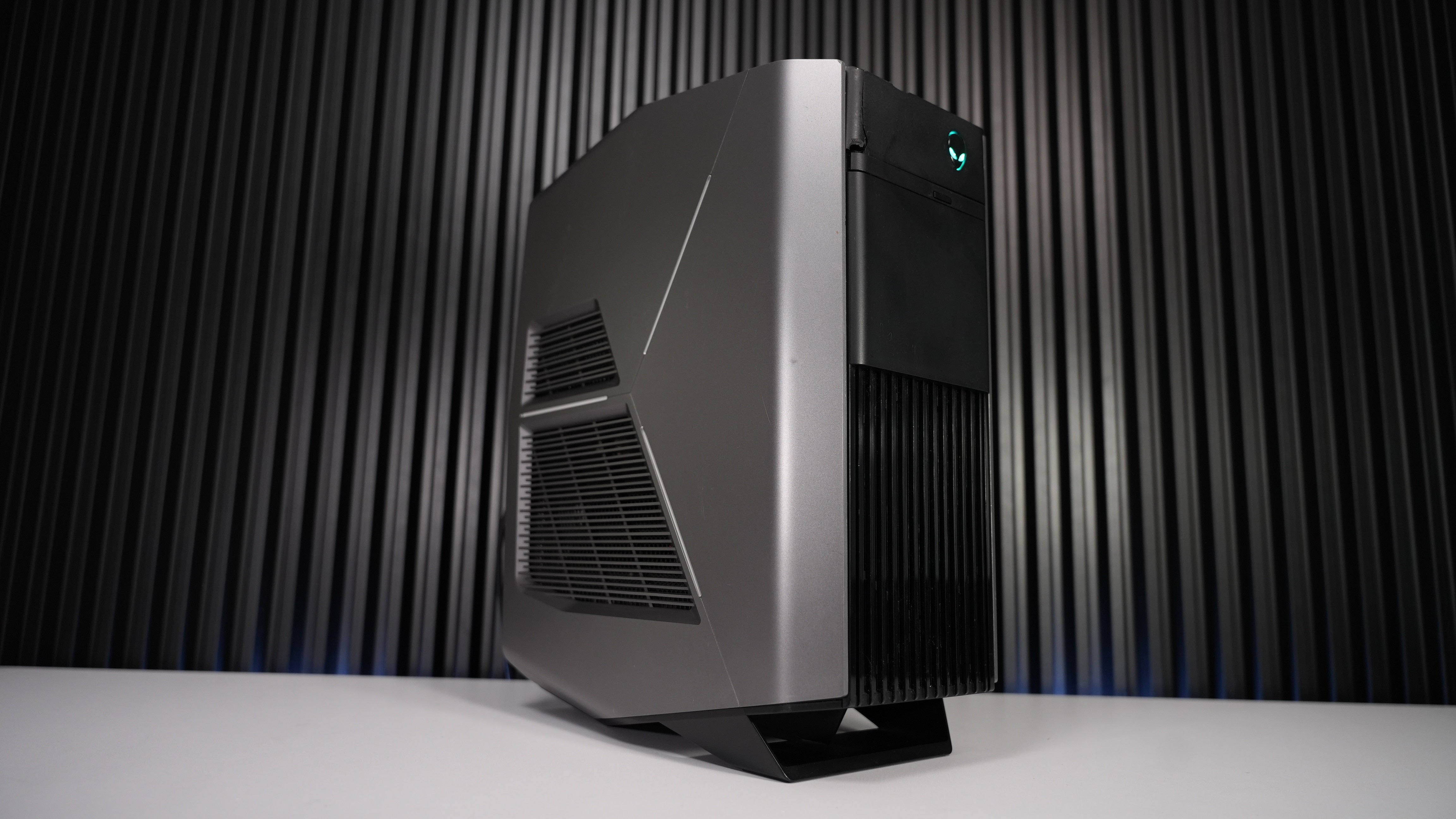 Intel i7 8700K + GTX 1080 Ti Gaming PC