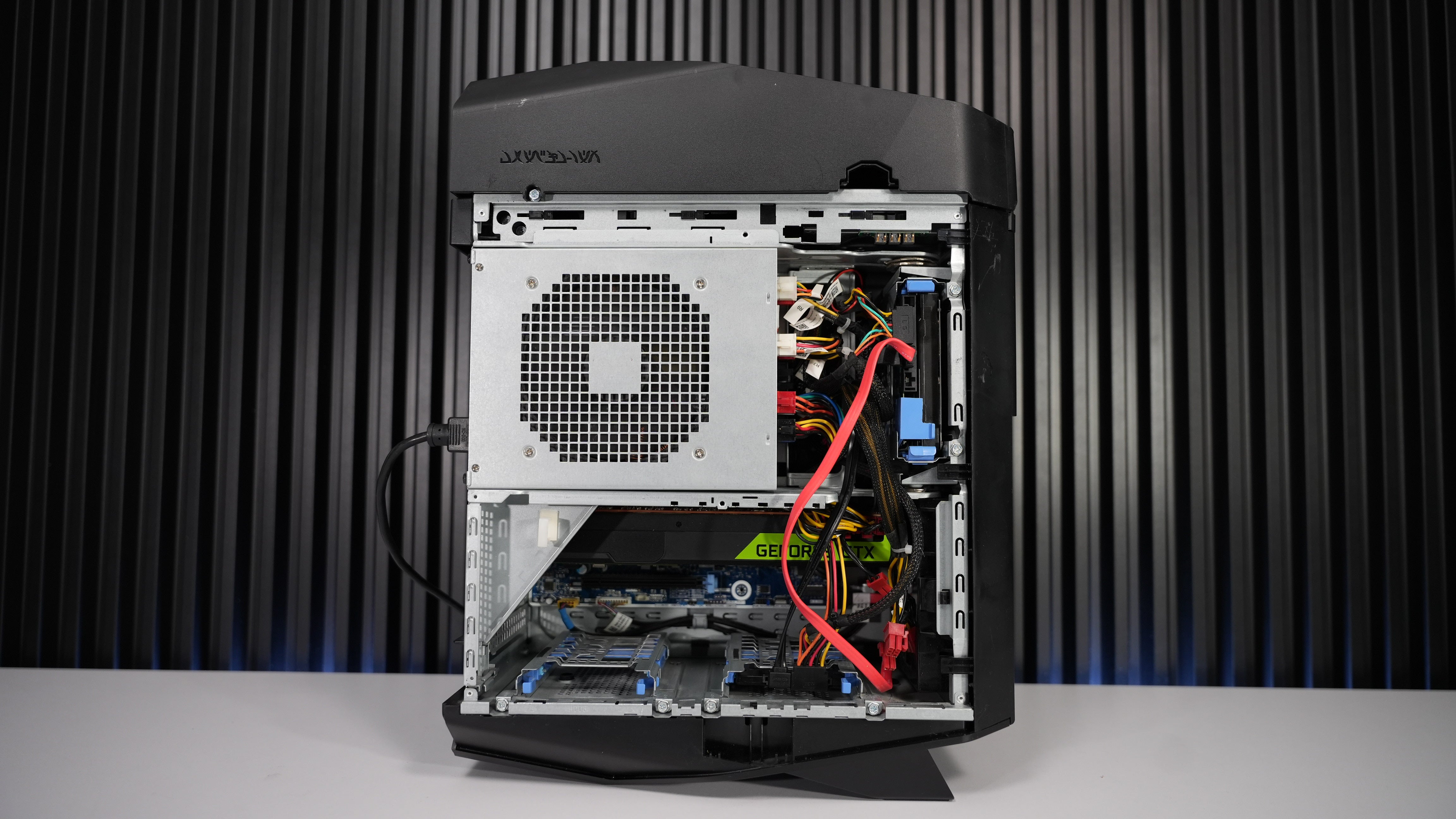 Intel i7 8700K + GTX 1080 Ti Gaming PC