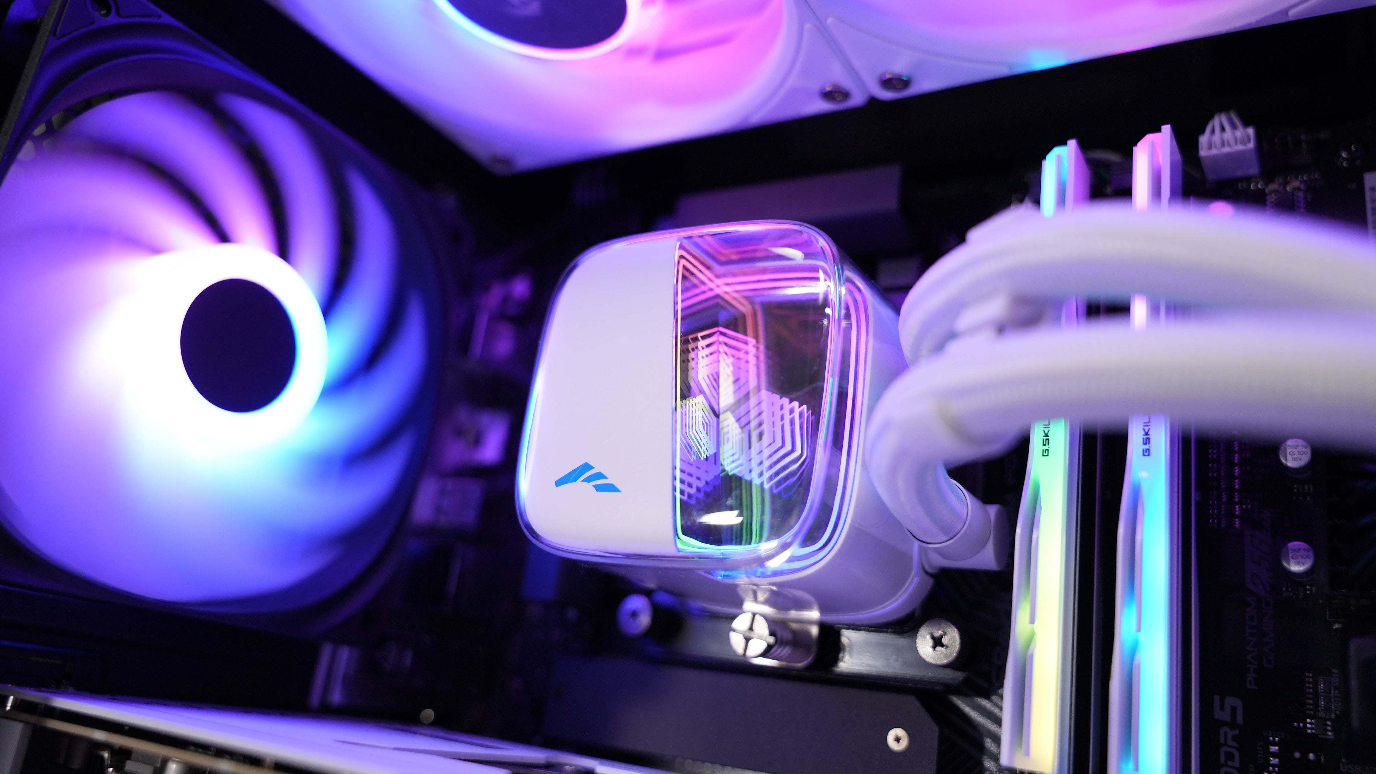 Intel i7 14700F + RTX 5070 Gaming/Streaming PC