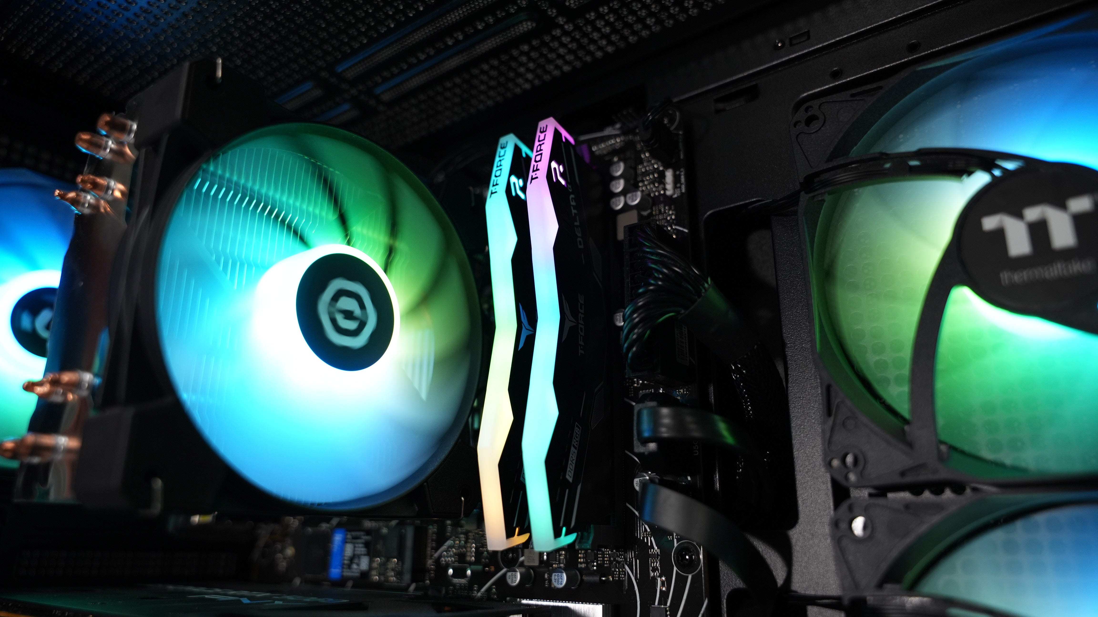 Ryzen 5 8400F + RTX 5060 Gaming PC