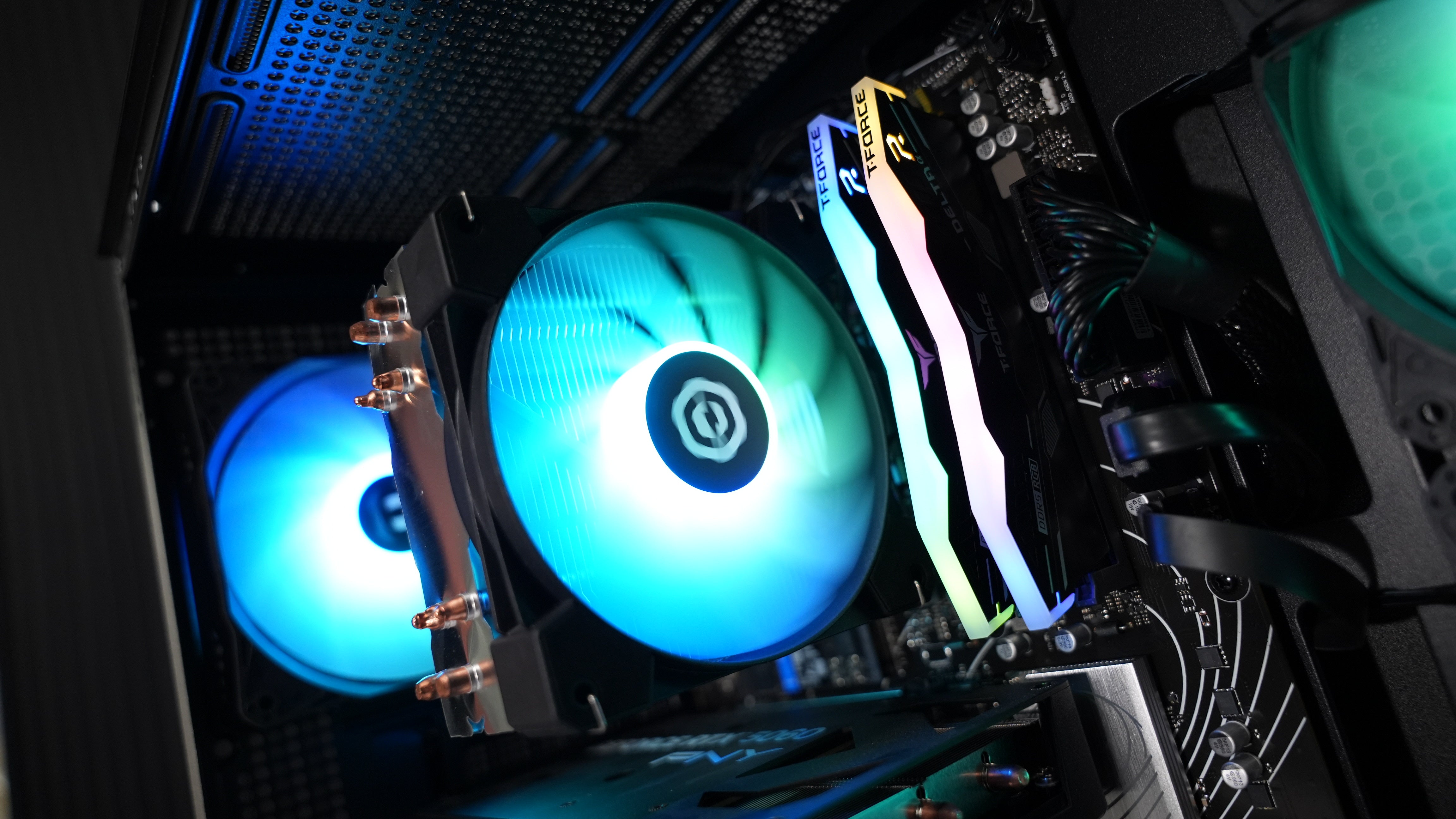 Ryzen 5 8400F + RTX 5060 Gaming PC