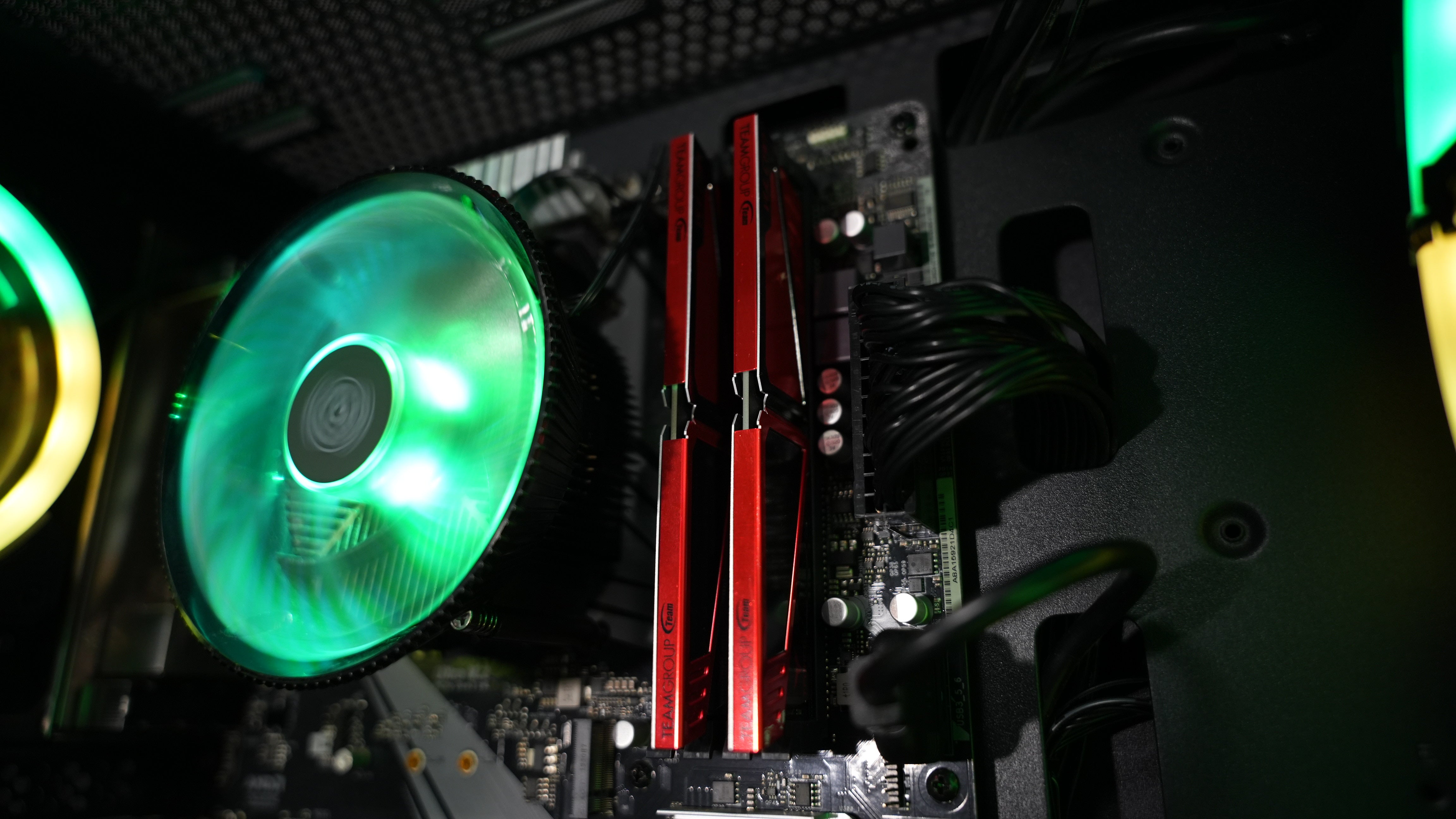 Ryzen 7 3700X + RTX 2060 Gaming PC