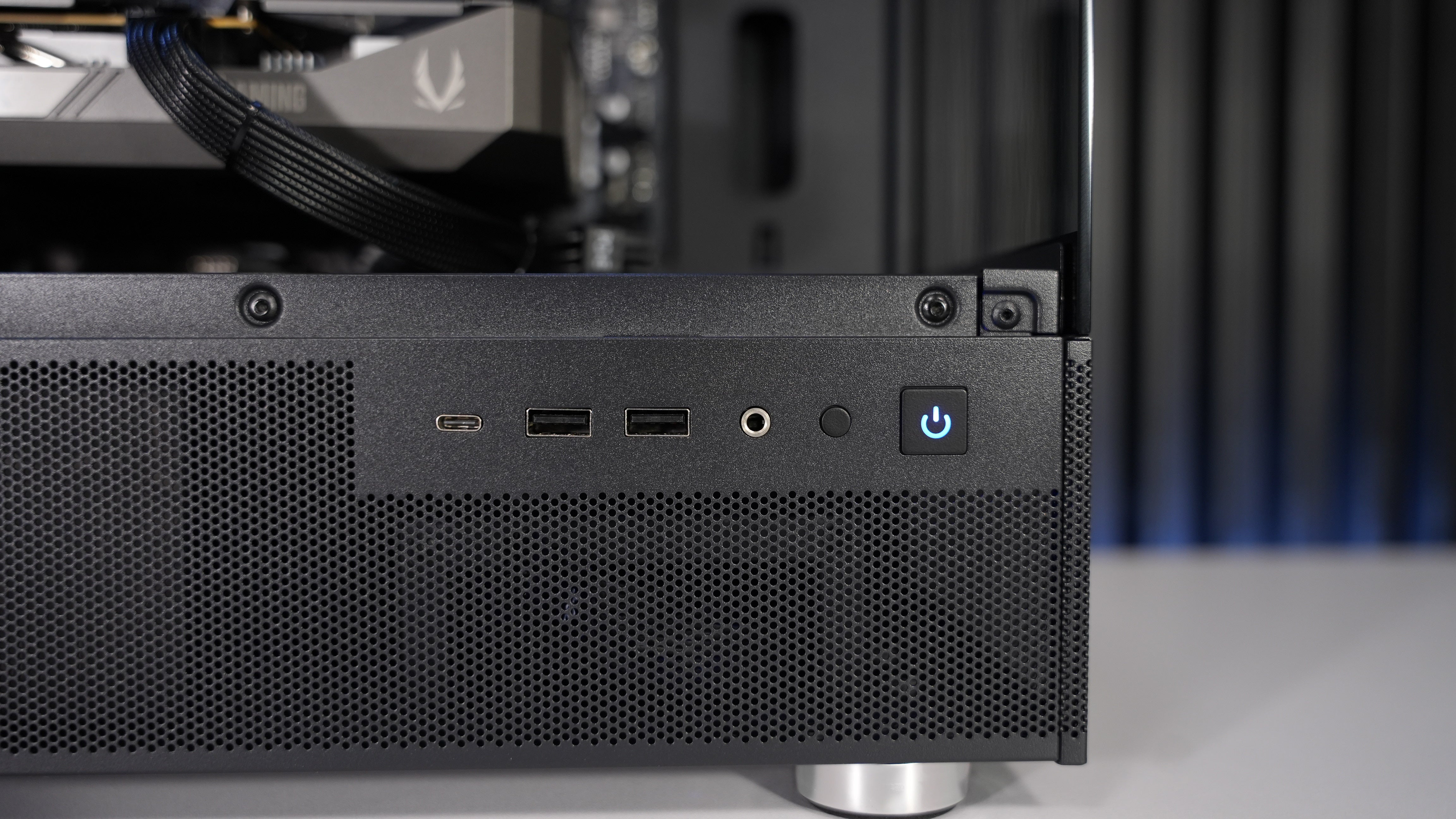 Ryzen 7 5800XT + RTX 5060 Gaming PC