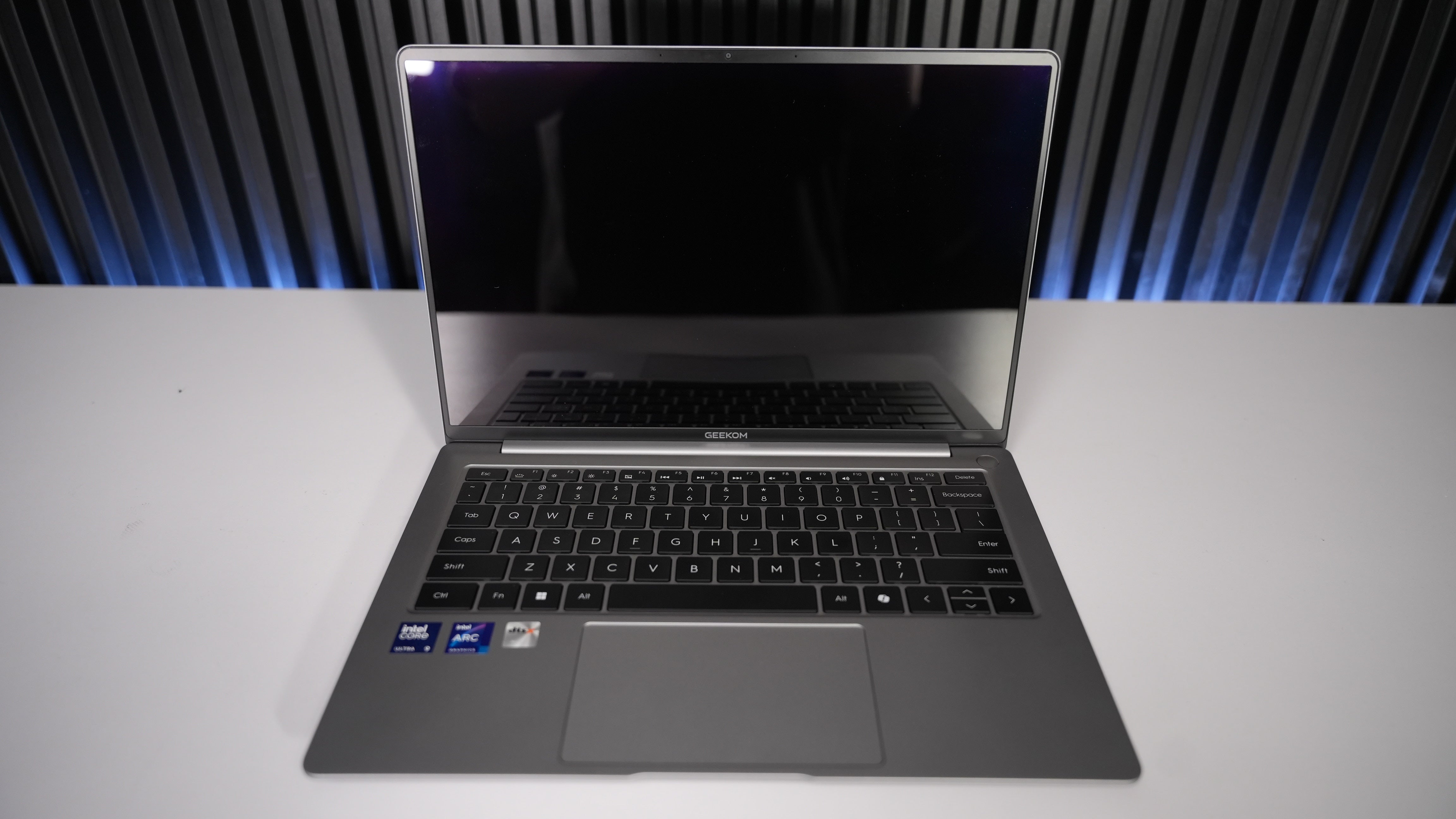 Geekom X14 Pro - Intel Ultra 9 185H Laptop