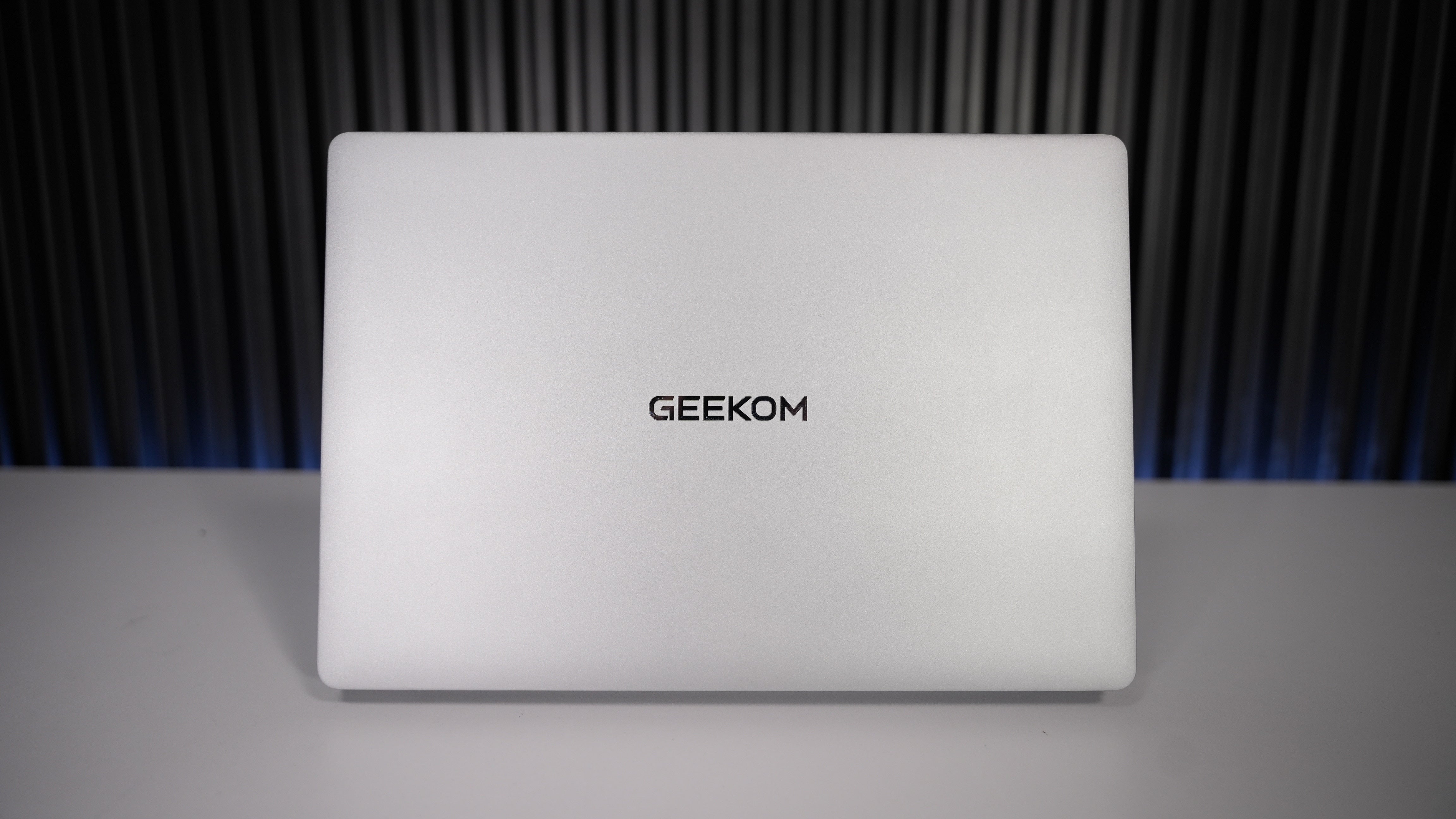 Geekom X14 Pro - Intel Ultra 9 185H Laptop
