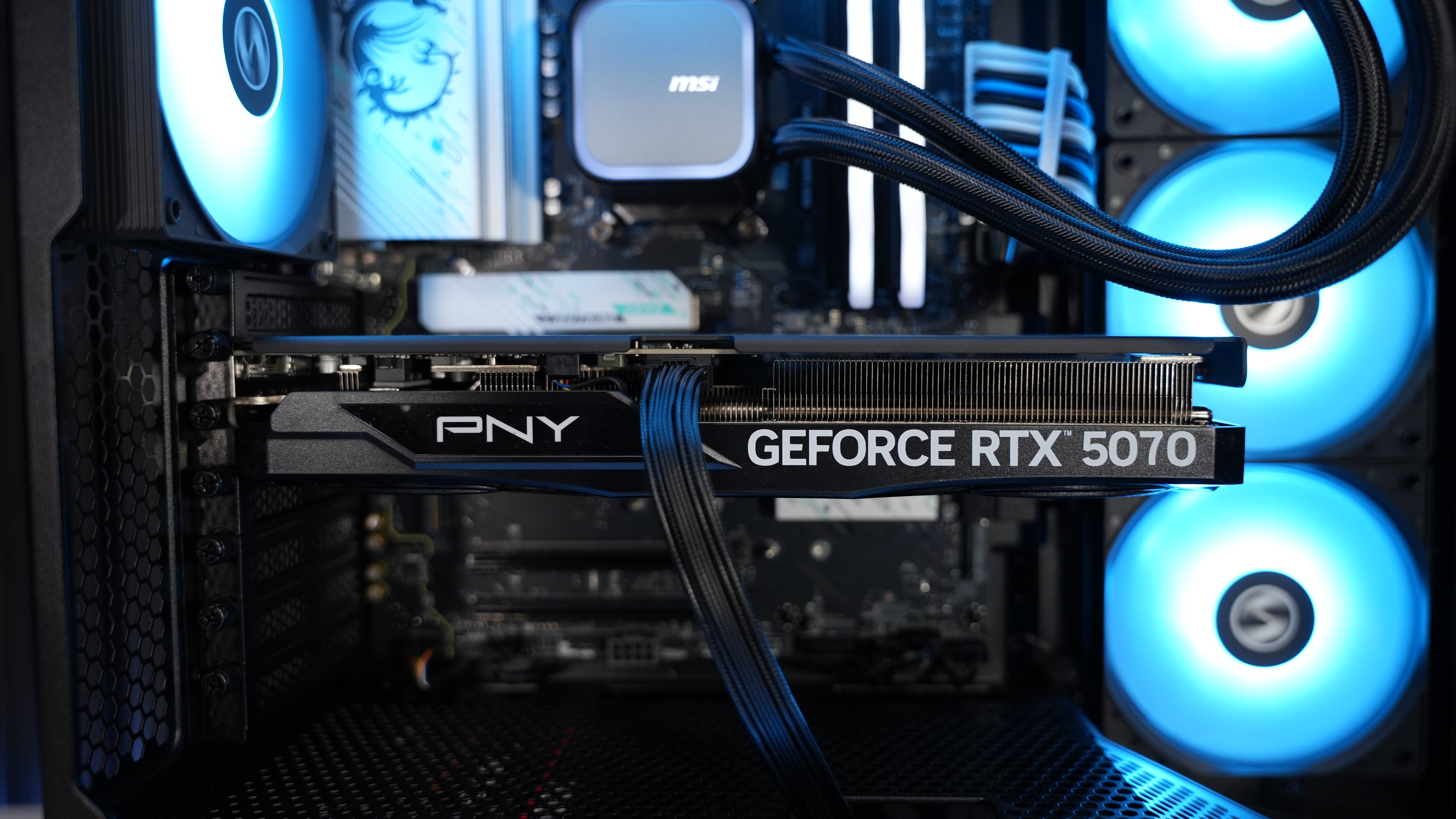 Ryzen 5 9600X + RTX 5070 Gaming PC