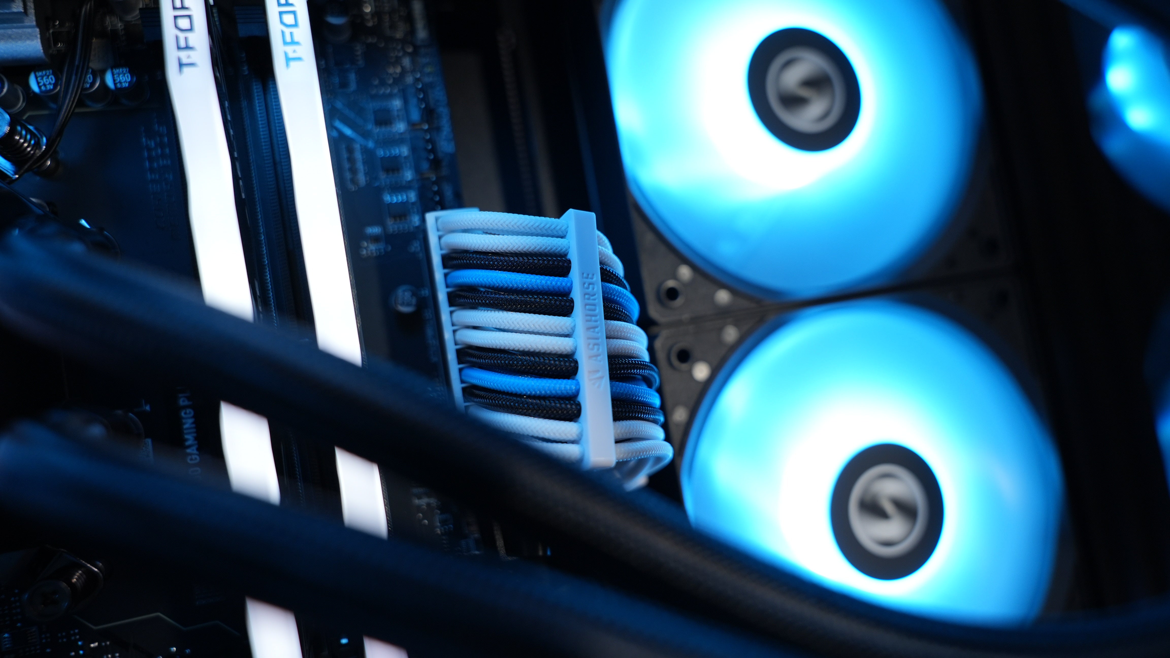 Ryzen 5 9600X + RTX 5070 Gaming PC