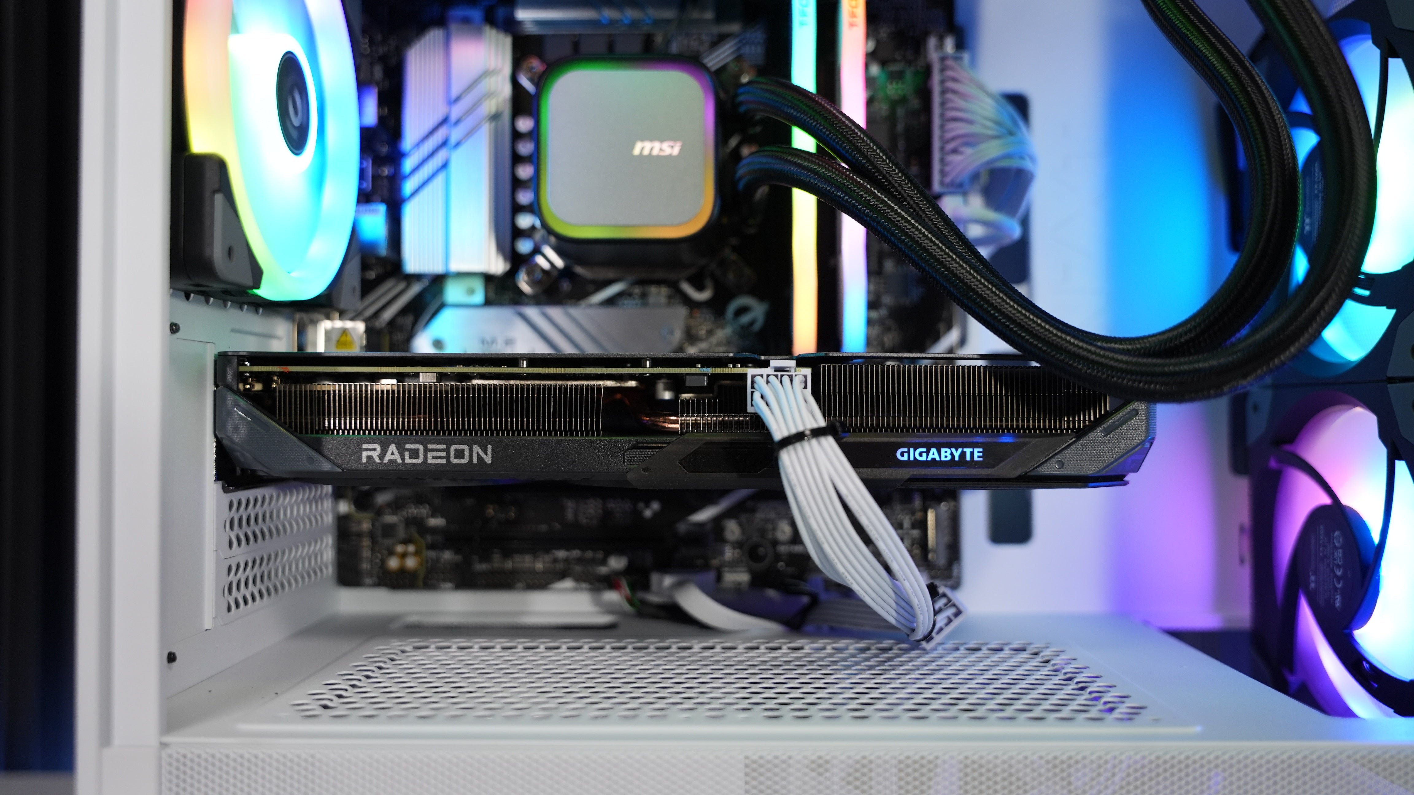 Intel i5 12600KF + RX 9060XT Gaming PC