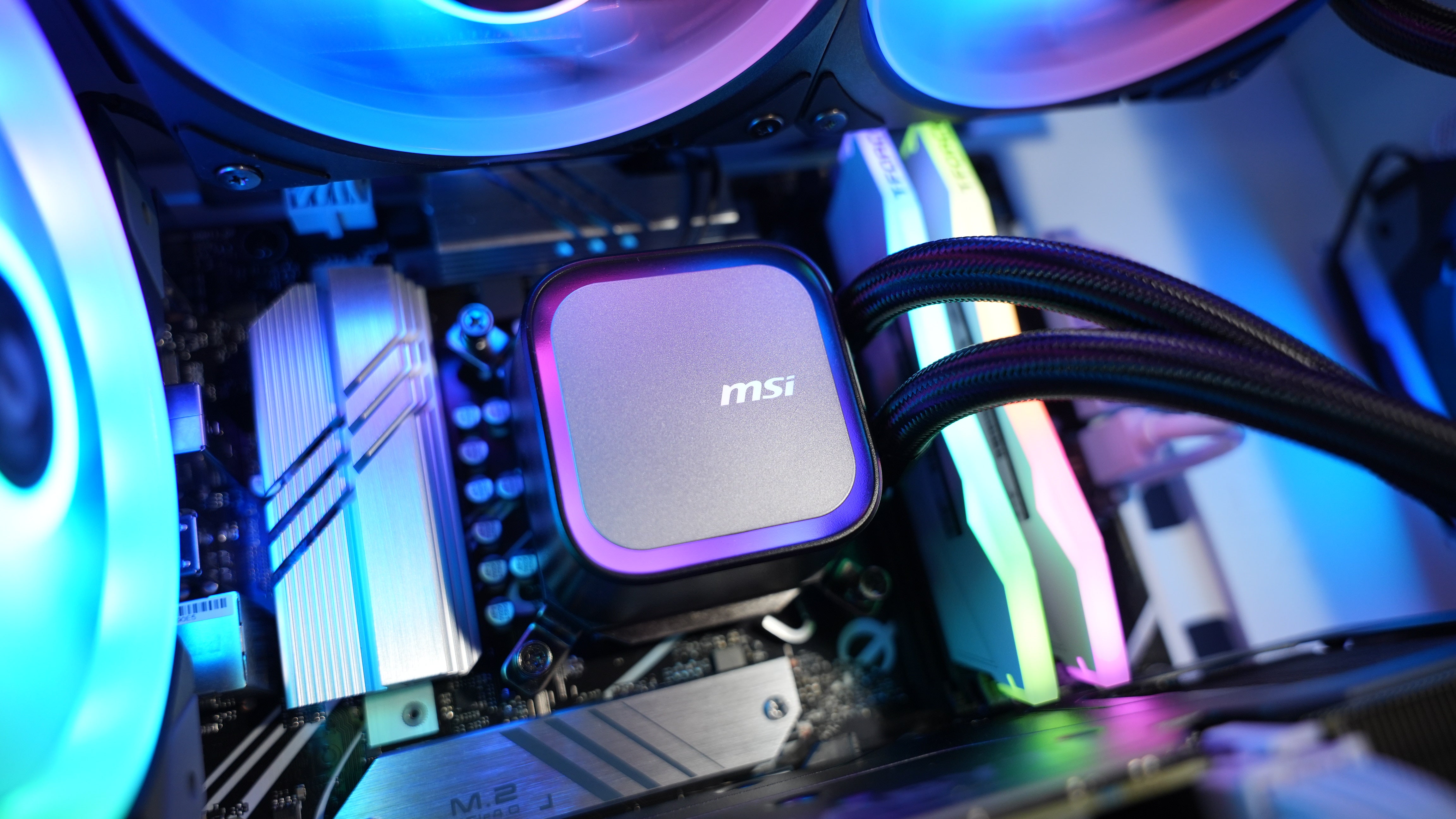 Intel i5 12600KF + RX 9060XT Gaming PC