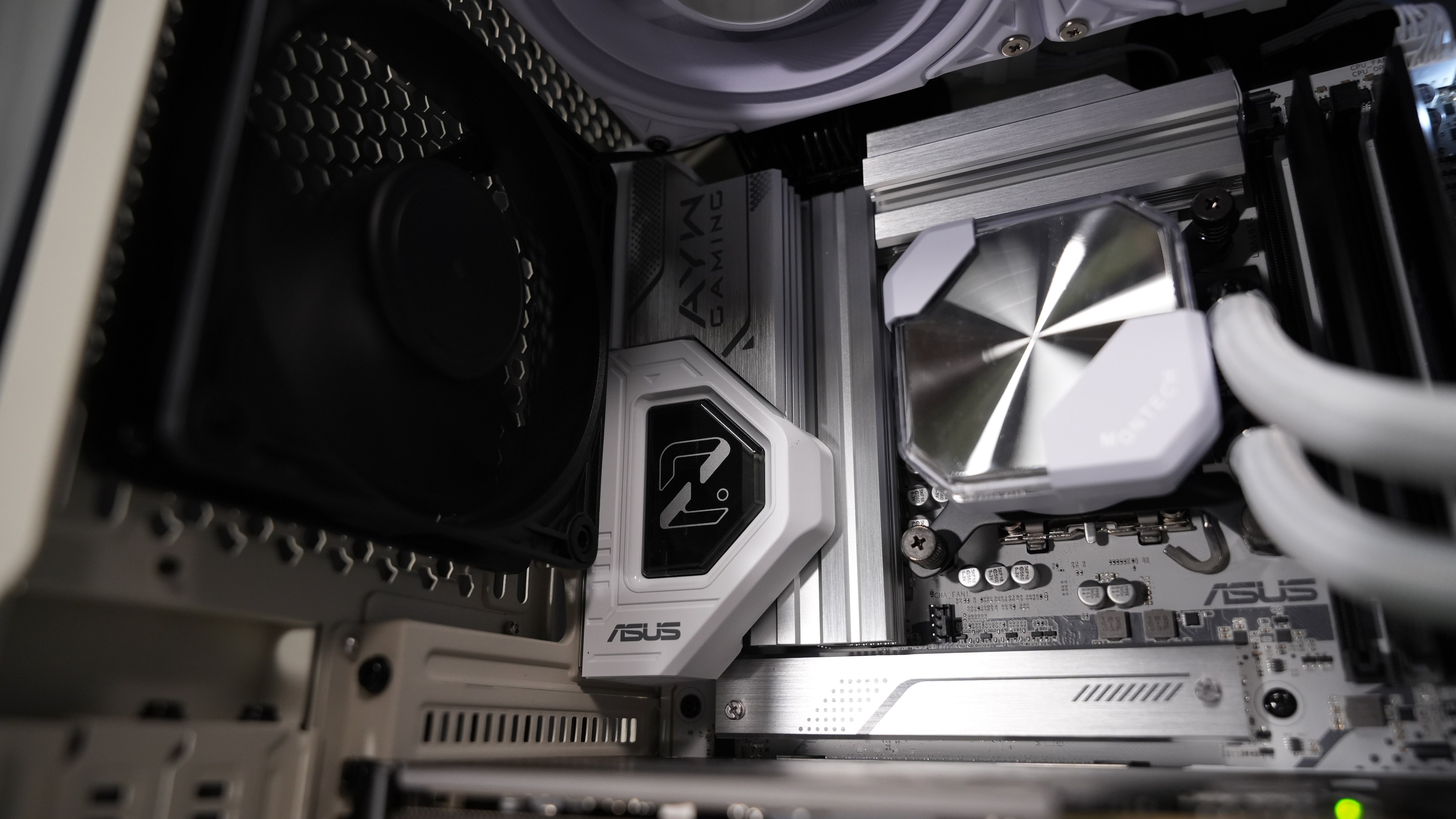 Intel Ultra 7 265K + RTX 5070 Gaming/Streaming PC