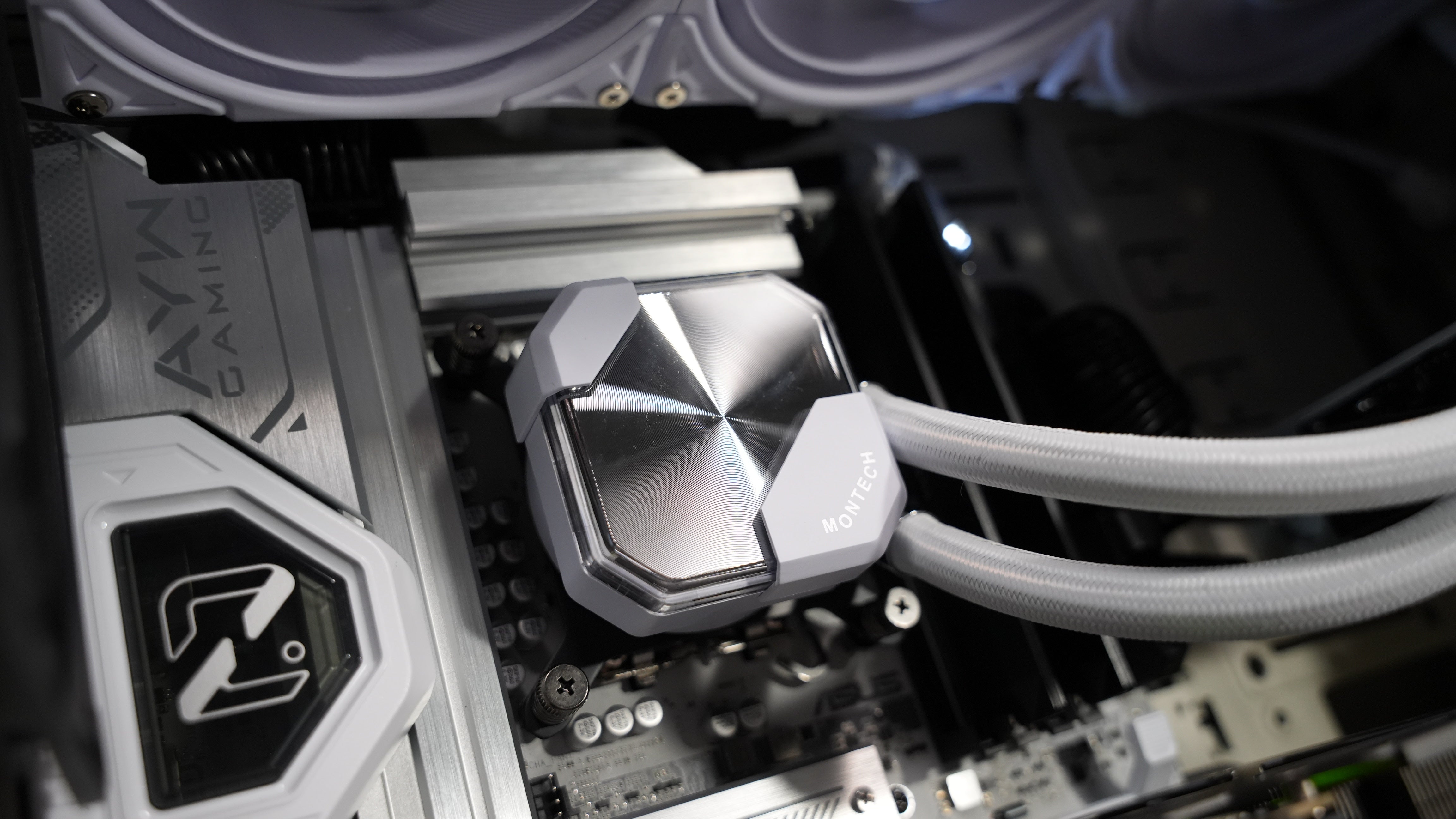 Intel Ultra 7 265K + RTX 5070 Gaming/Streaming PC