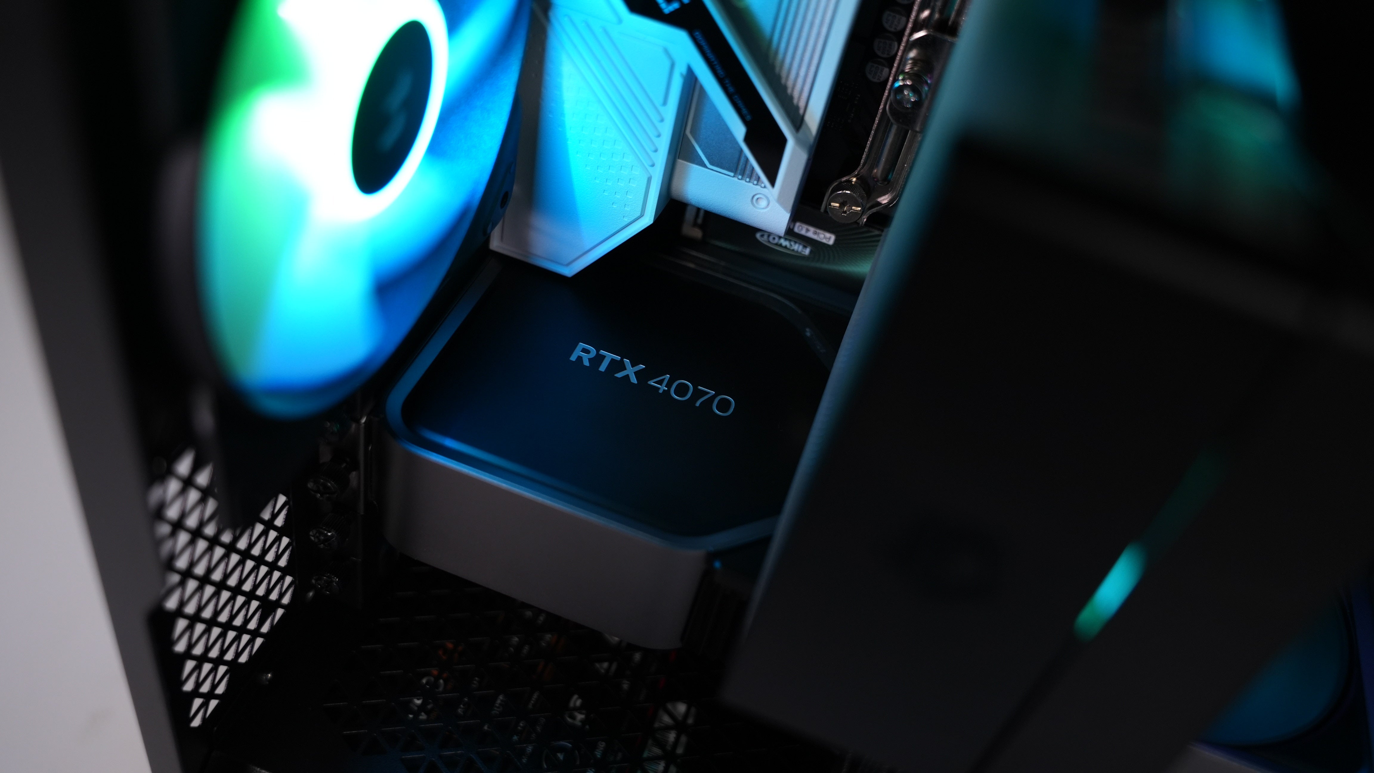 Intel i5 12600KF + RTX 4070 Gaming/Streaming PC