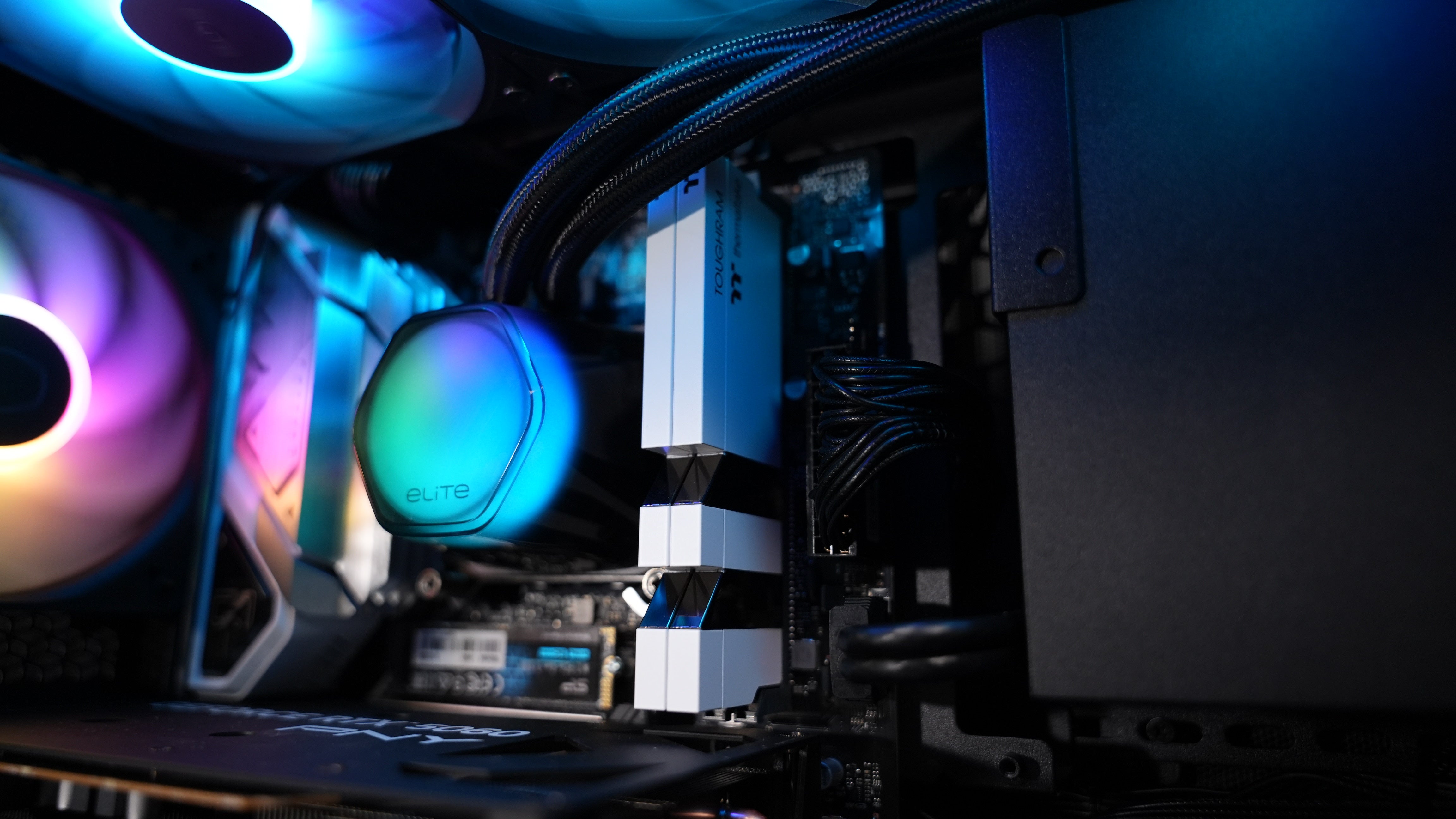 Intel i5 12600KF + RTX 5060 Gaming PC