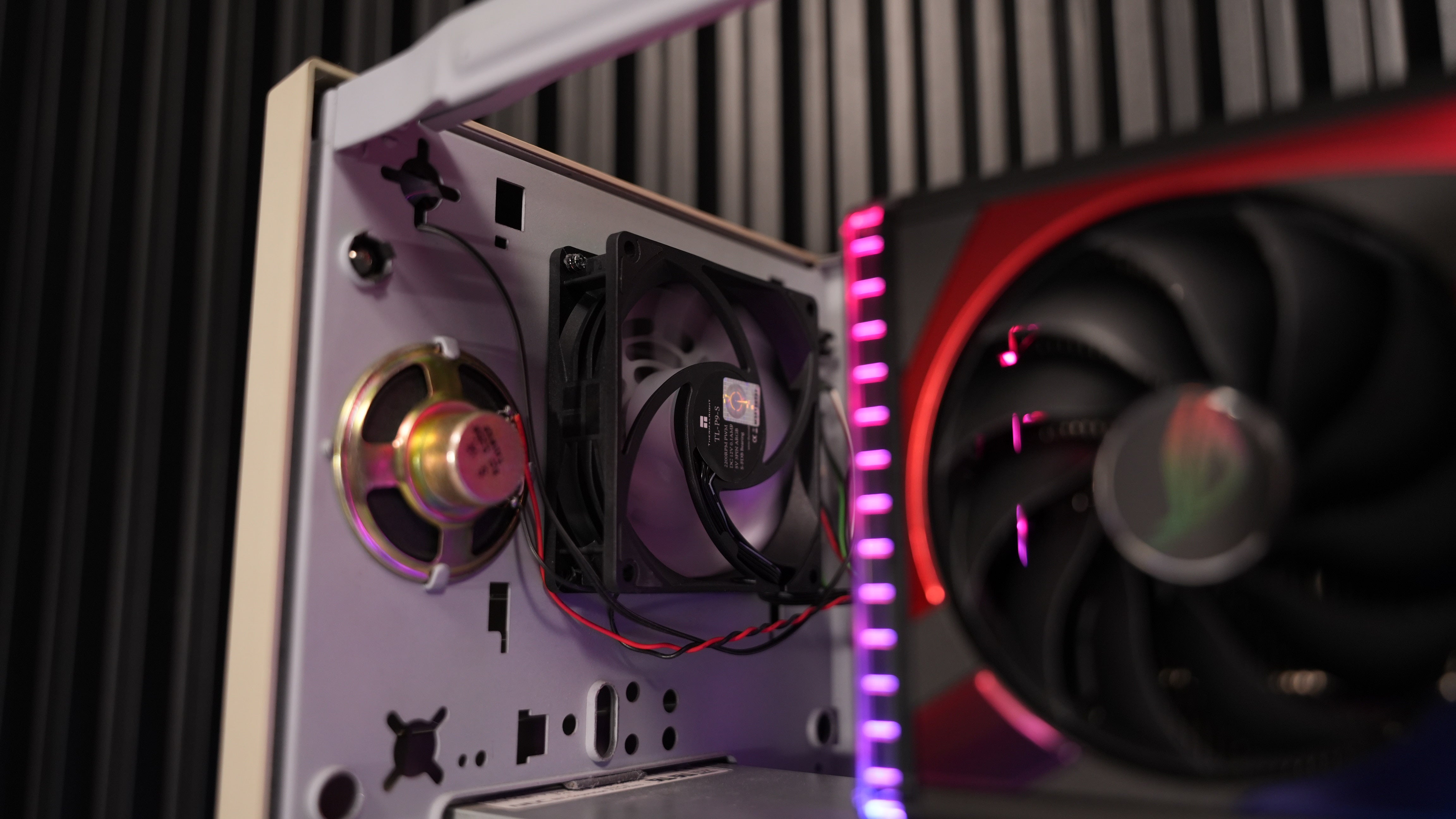 Ryzen 5 9600X + RTX 4060 Sleeper Gaming PC