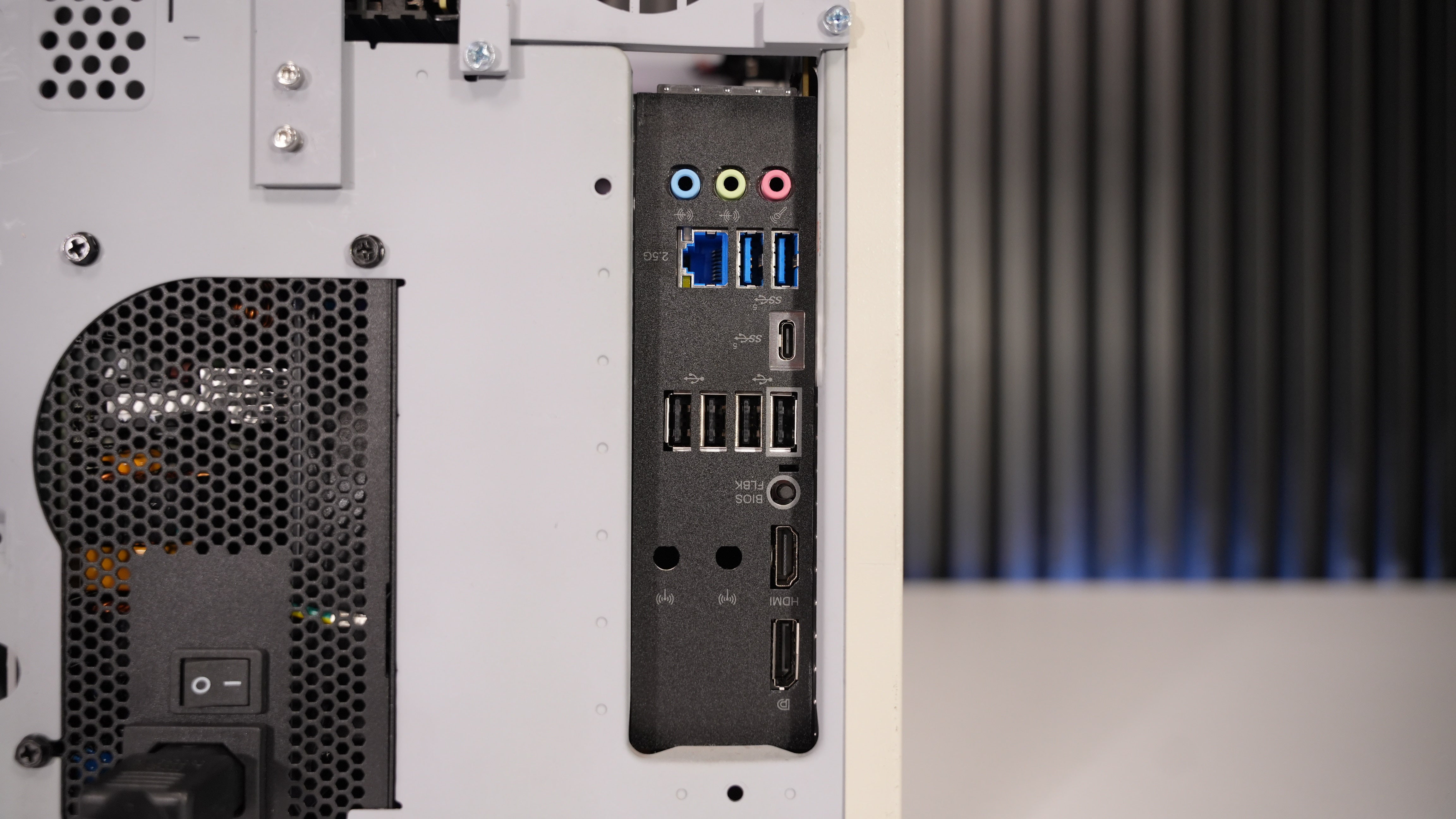 Ryzen 5 9600X + RTX 4060 Sleeper Gaming PC