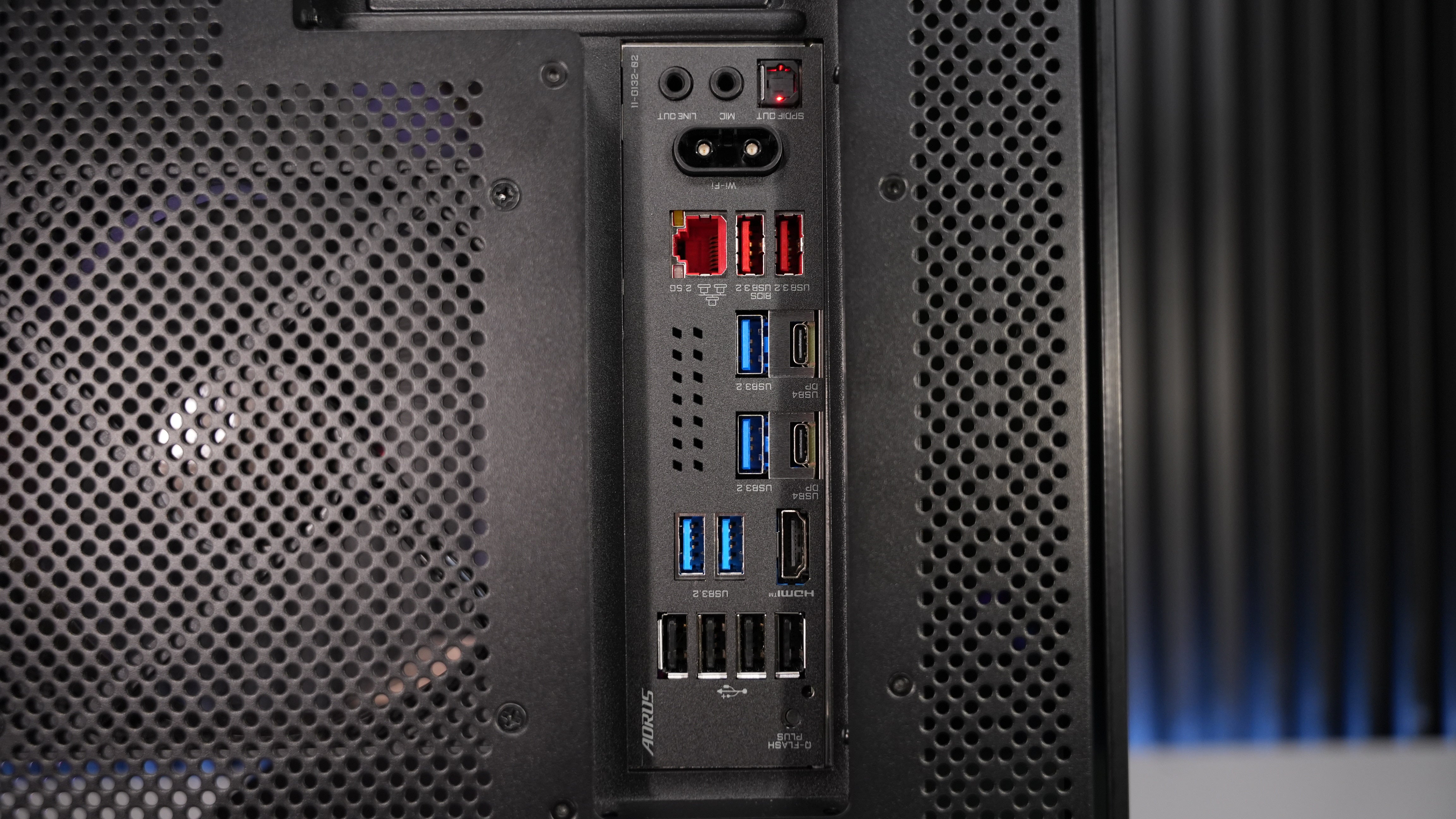 Ryzen 7 9800X3D + RTX 5090 Gaming/Streaming PC