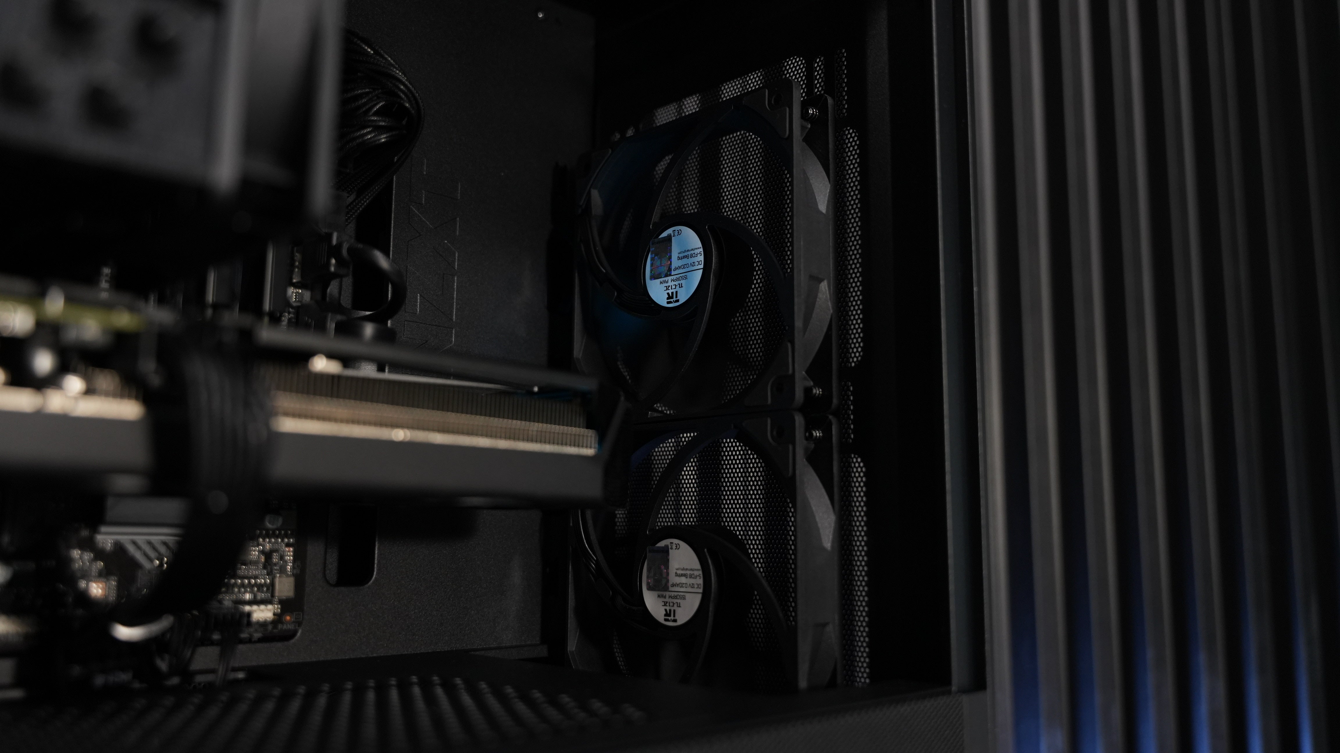 Intel i5 12600KF + RX 9060XT Gaming PC