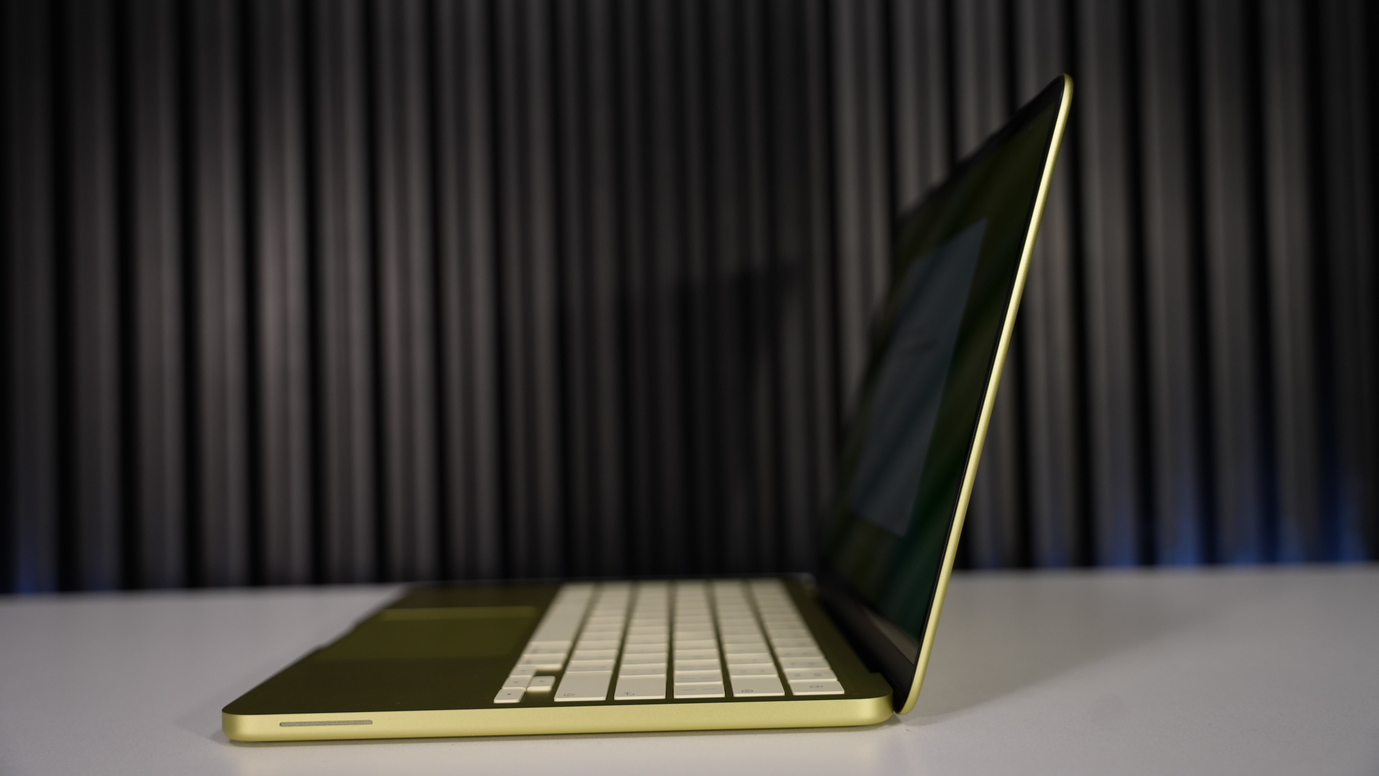 Apple Macbook Neo - Citrus