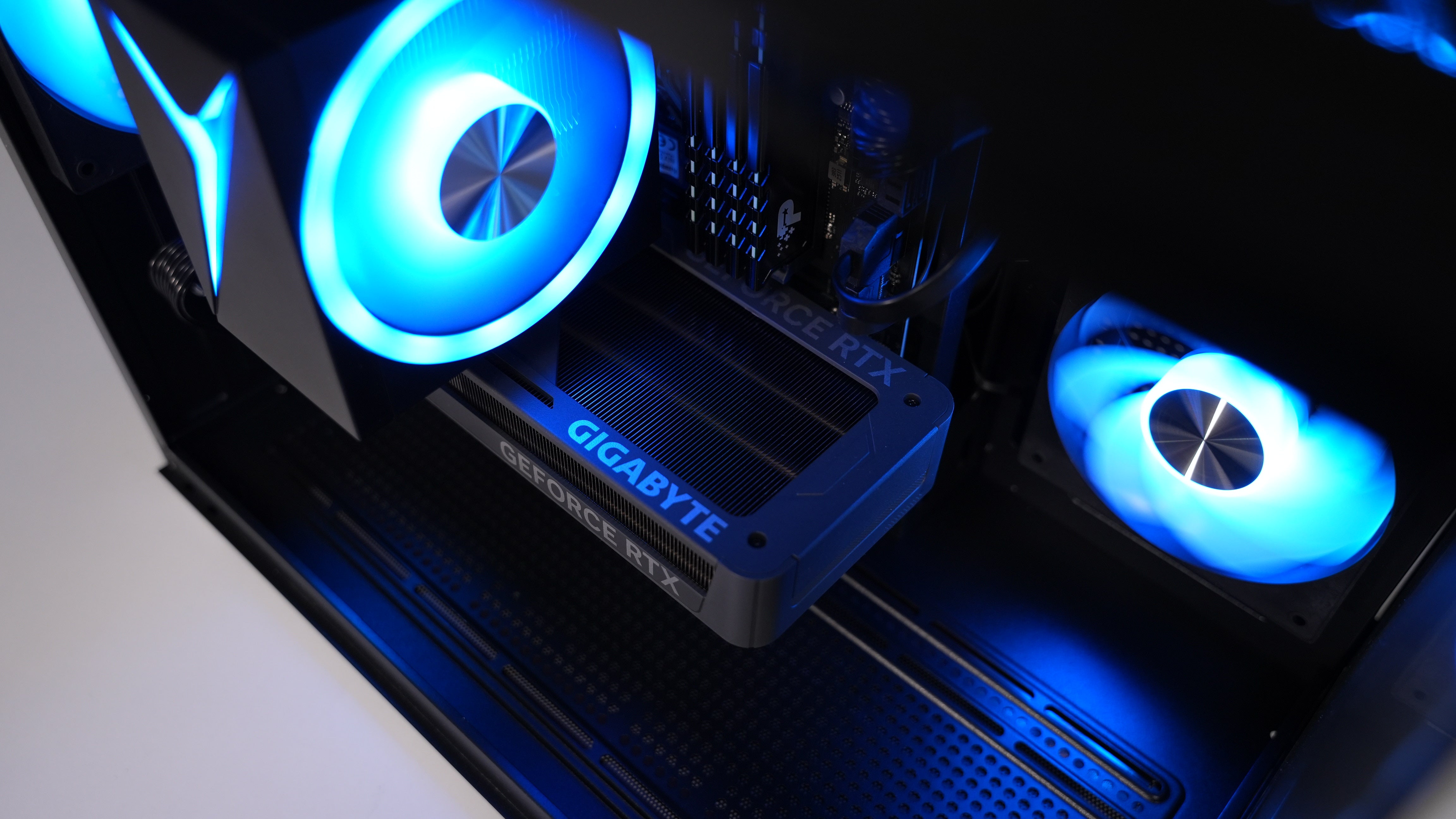 Intel i5 14400F + RTX 5060 Gaming PC