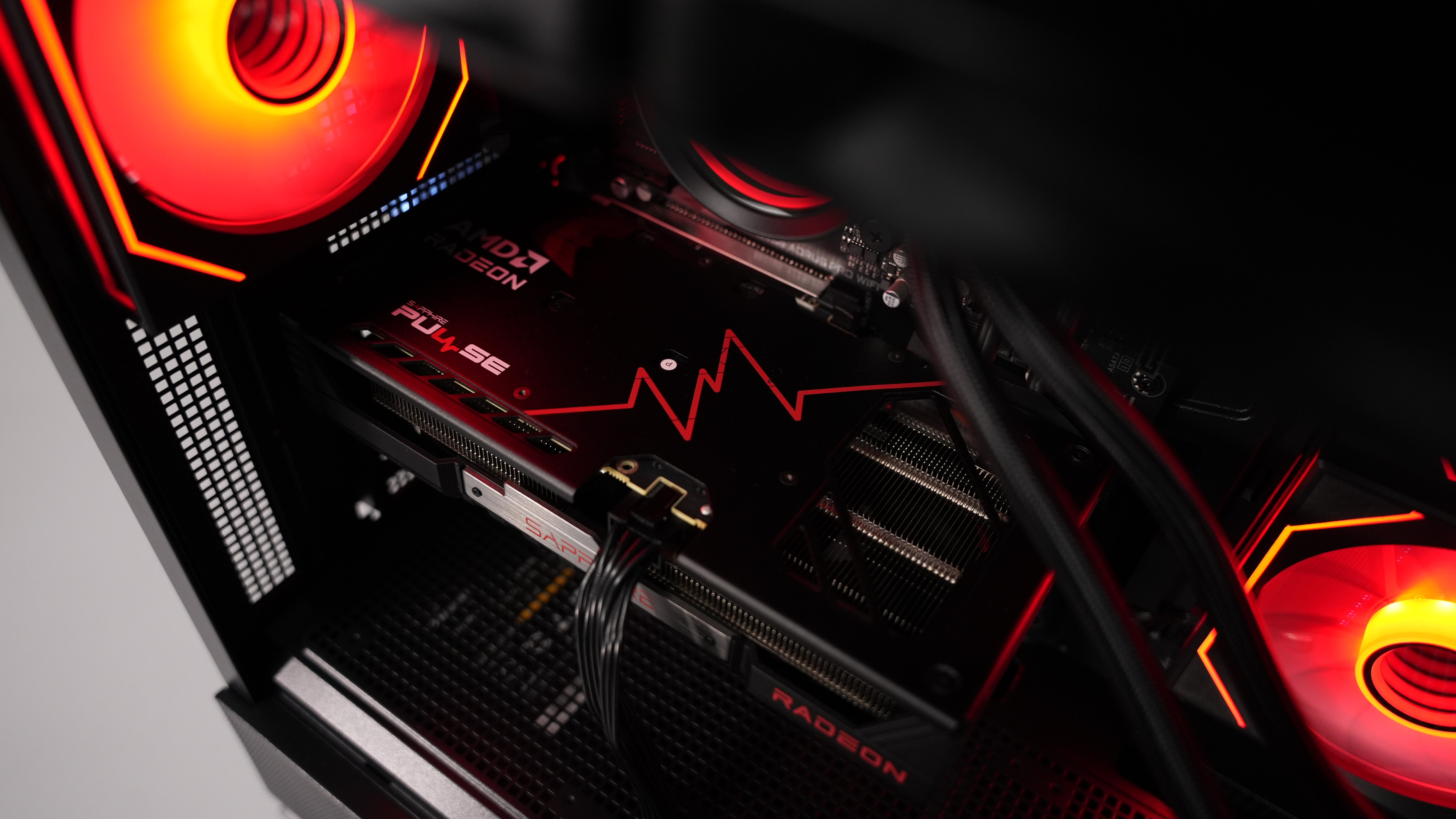 Ryzen 7 5800X3D + RX 9060XT 16GB Gaming PC