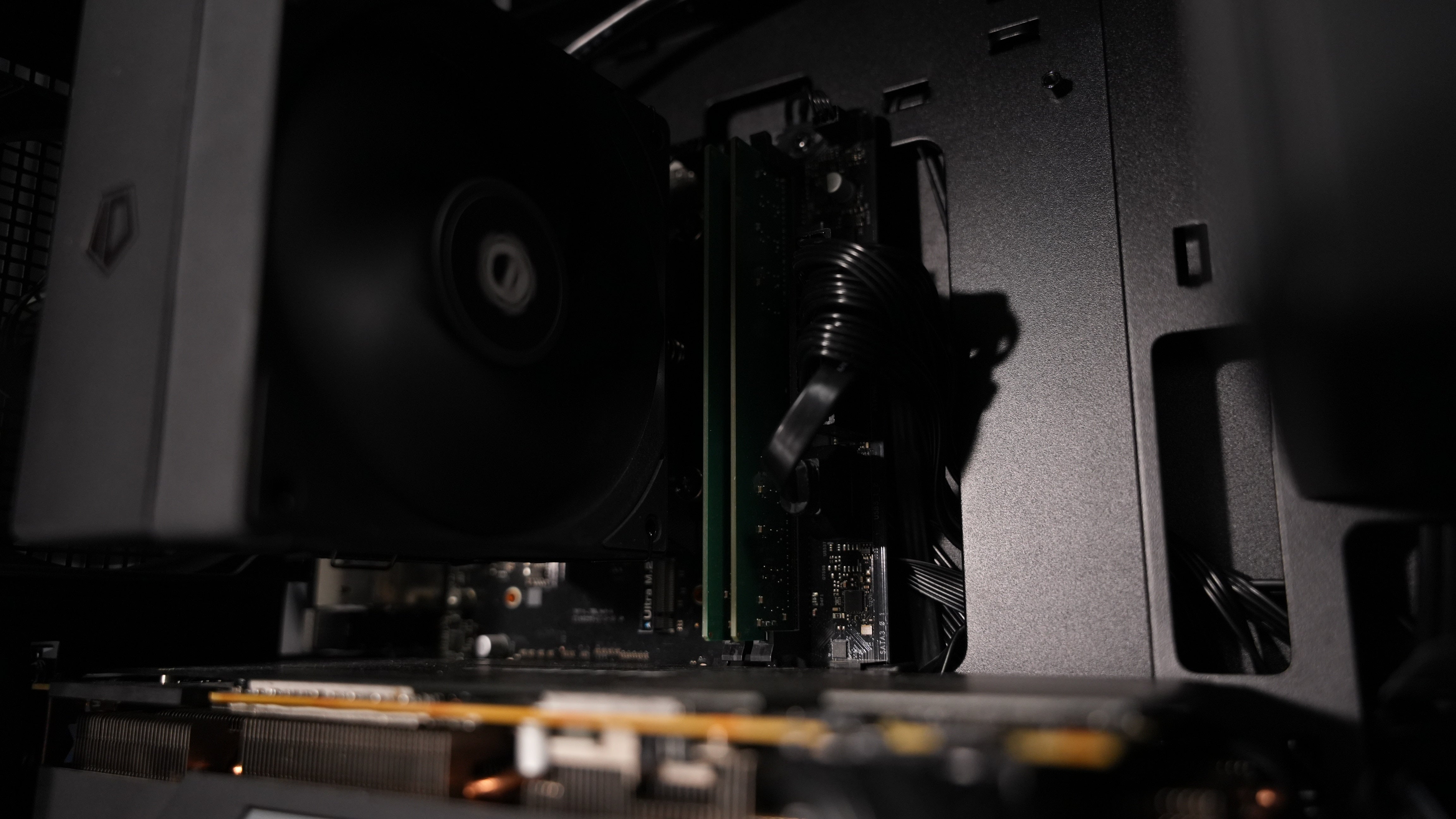 Intel i7 10700 + RTX 2080 Super Gaming PC