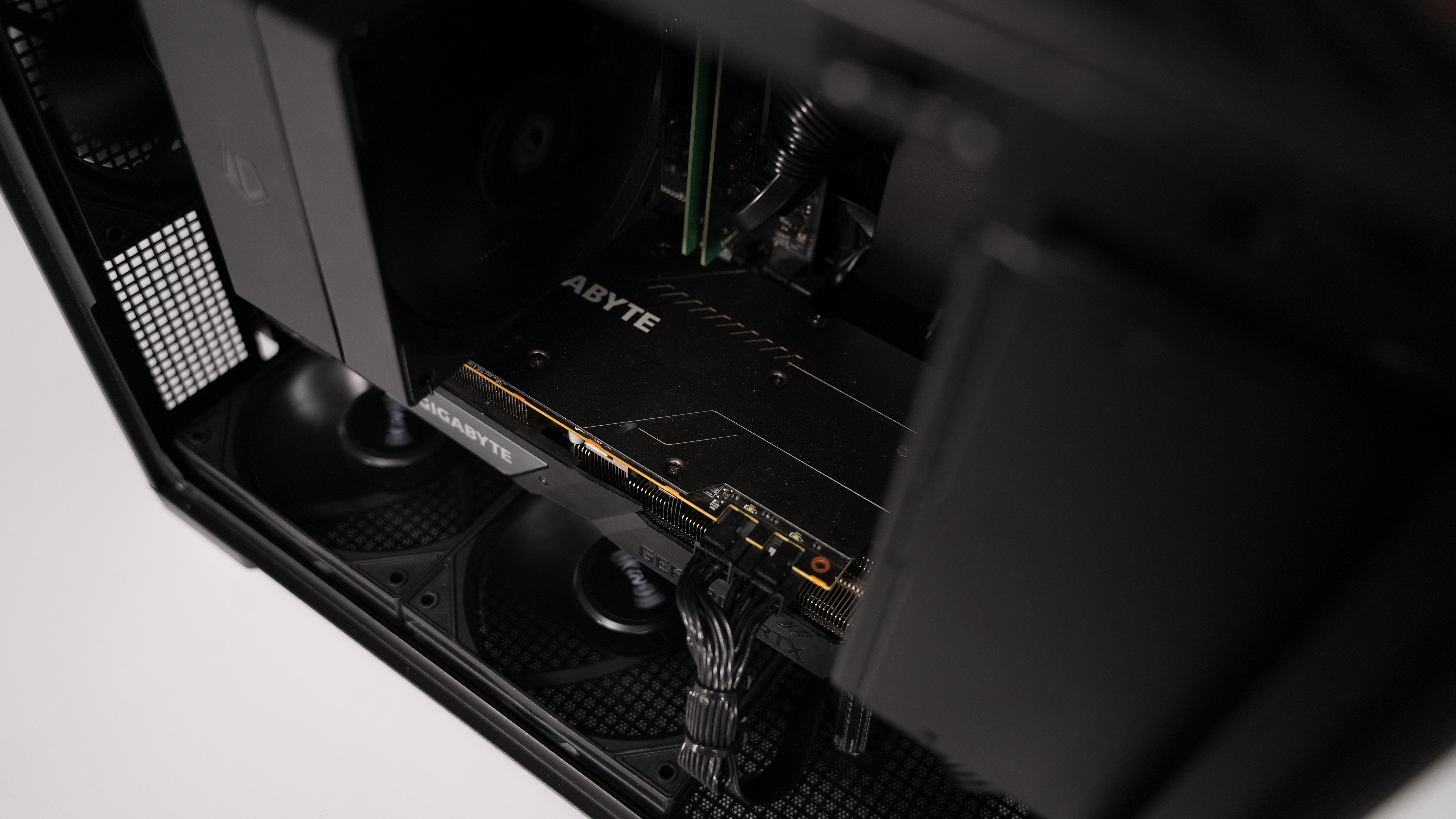 Intel i7 10700 + RTX 2080 Super Gaming PC