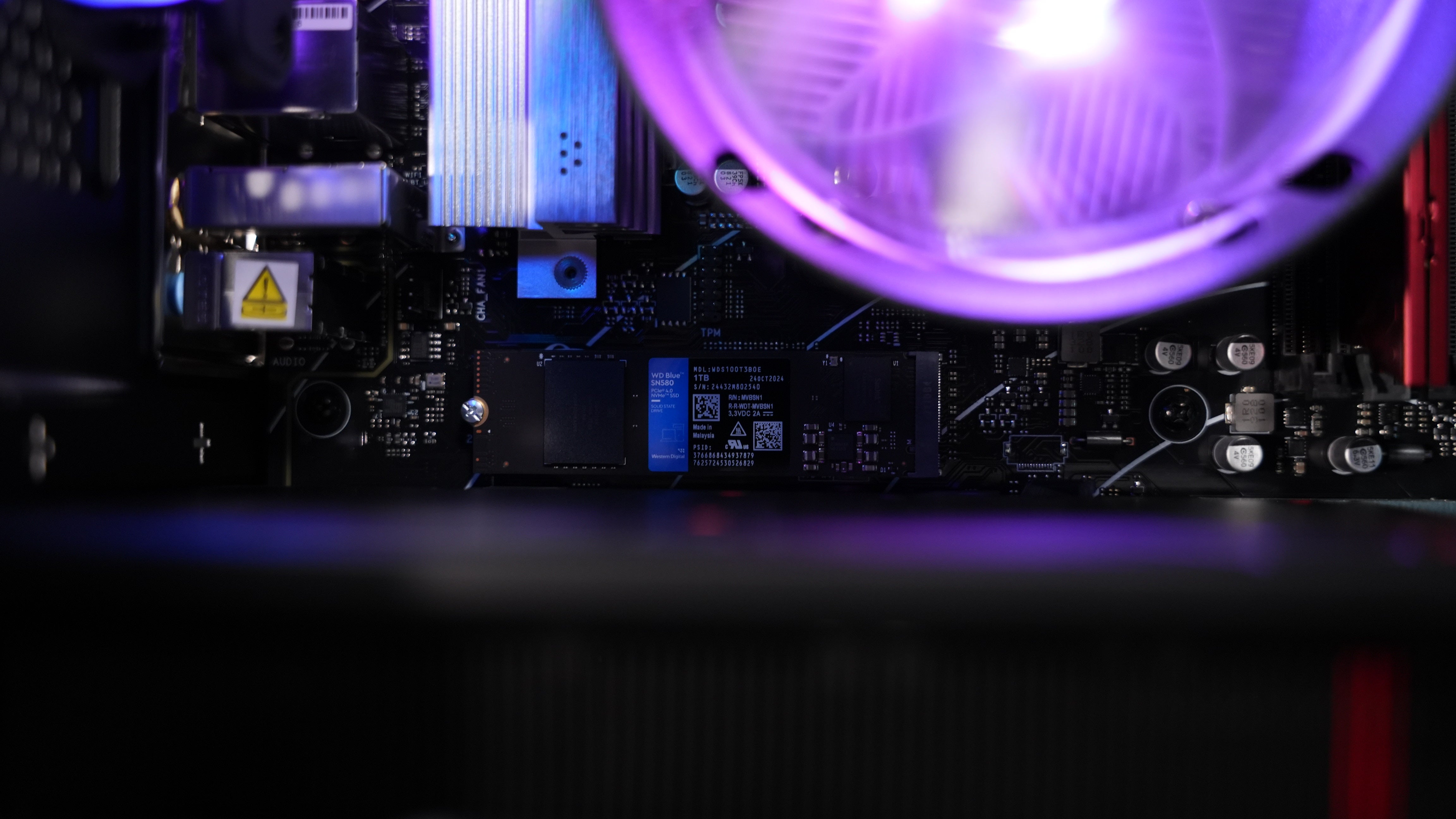 Ryzen 5 7600 + RX 7600 Gaming PC
