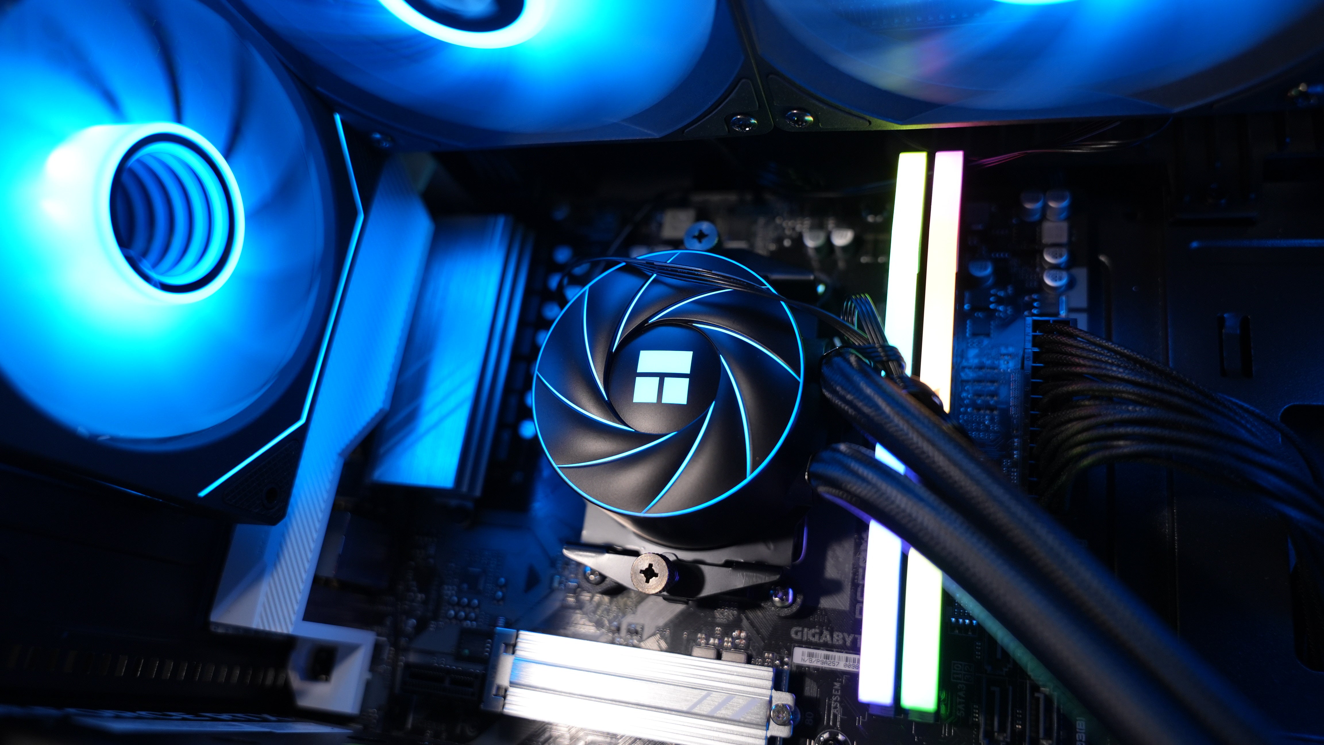 Ryzen 5 9600X + RTX 5060Ti Gaming PC