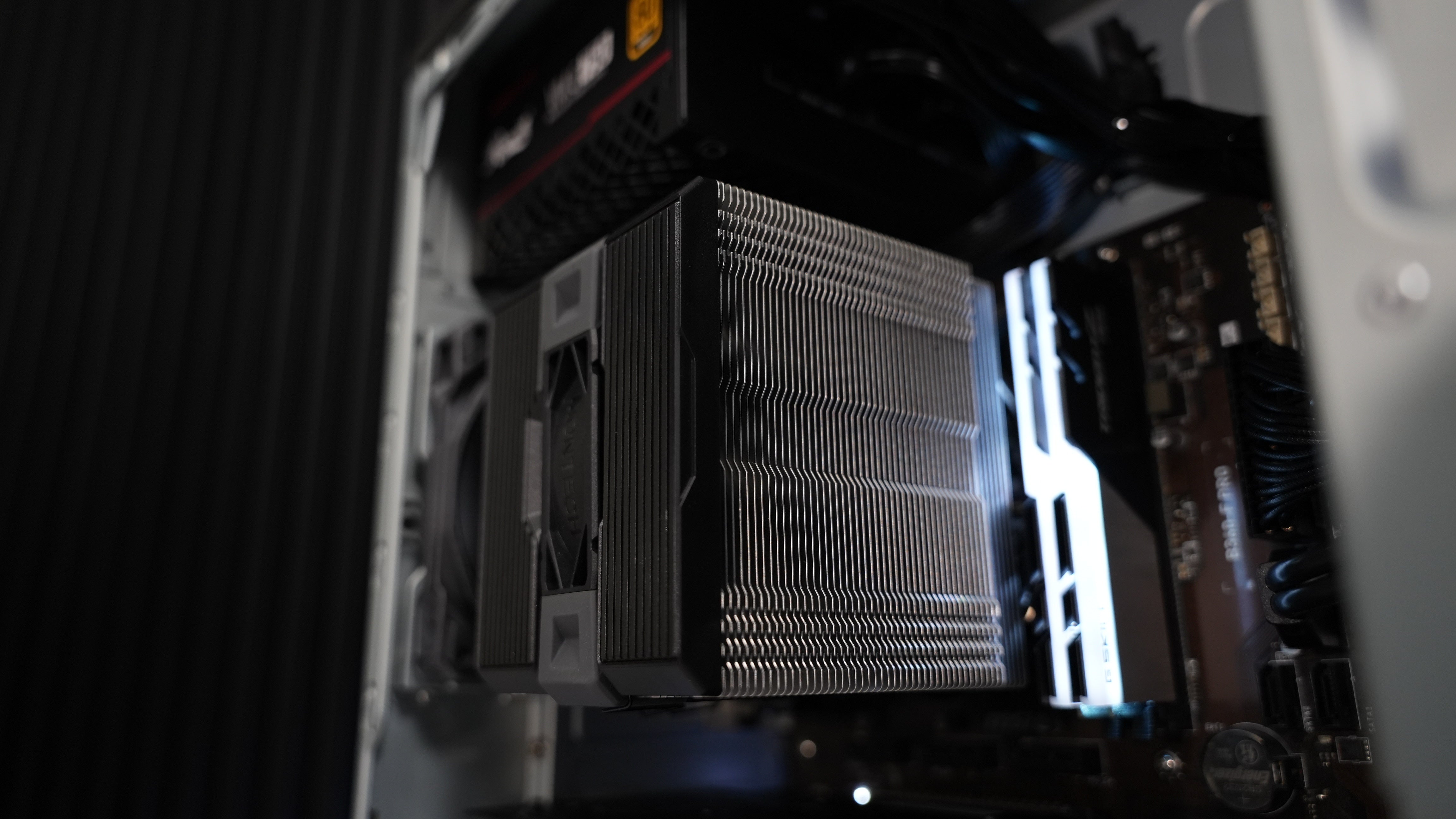 Intel i9 9900K + RTX 3070 Sleeper Gaming PC