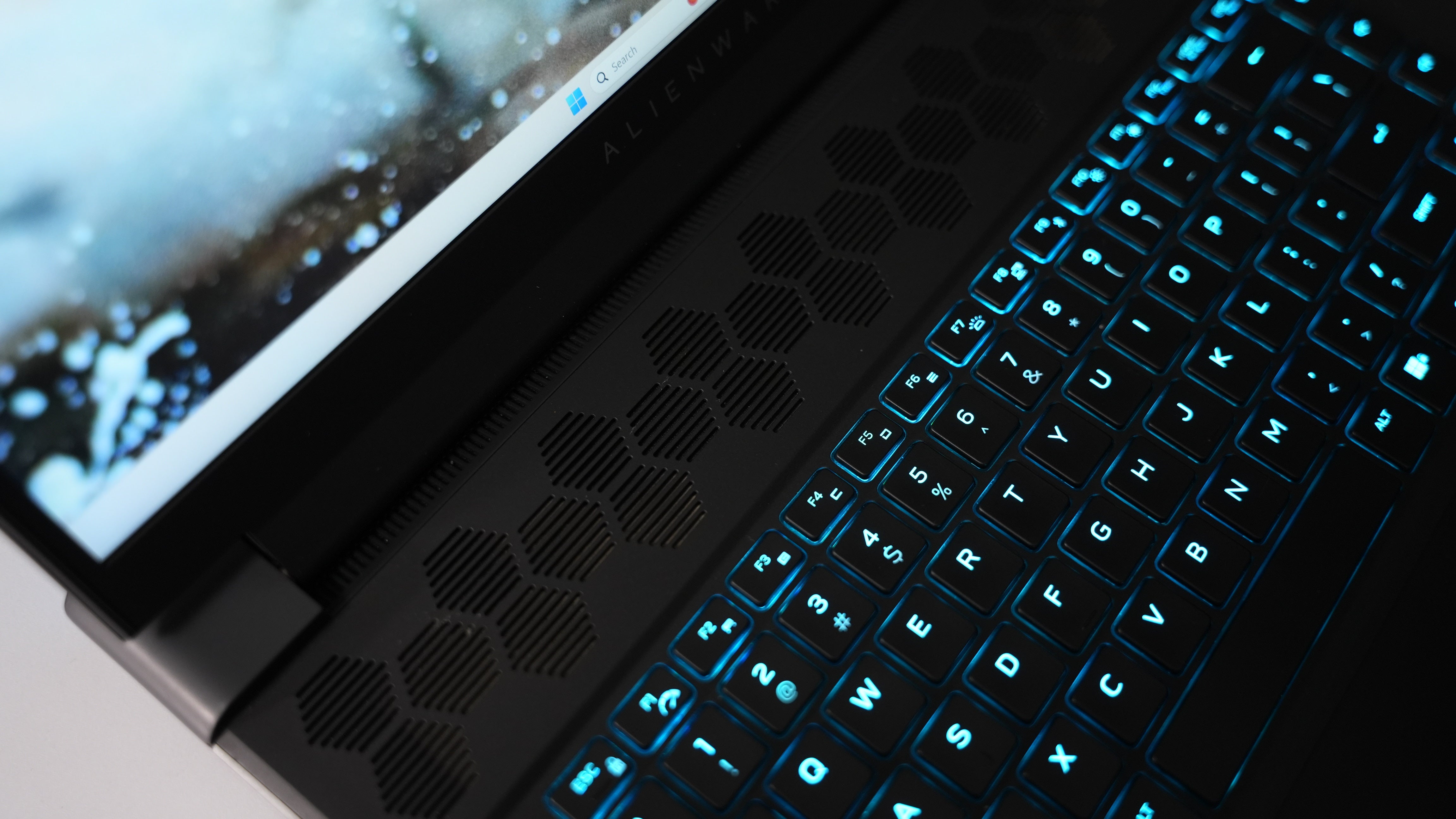 Intel i7 13700HX + RTX 4070 Gaming Laptop