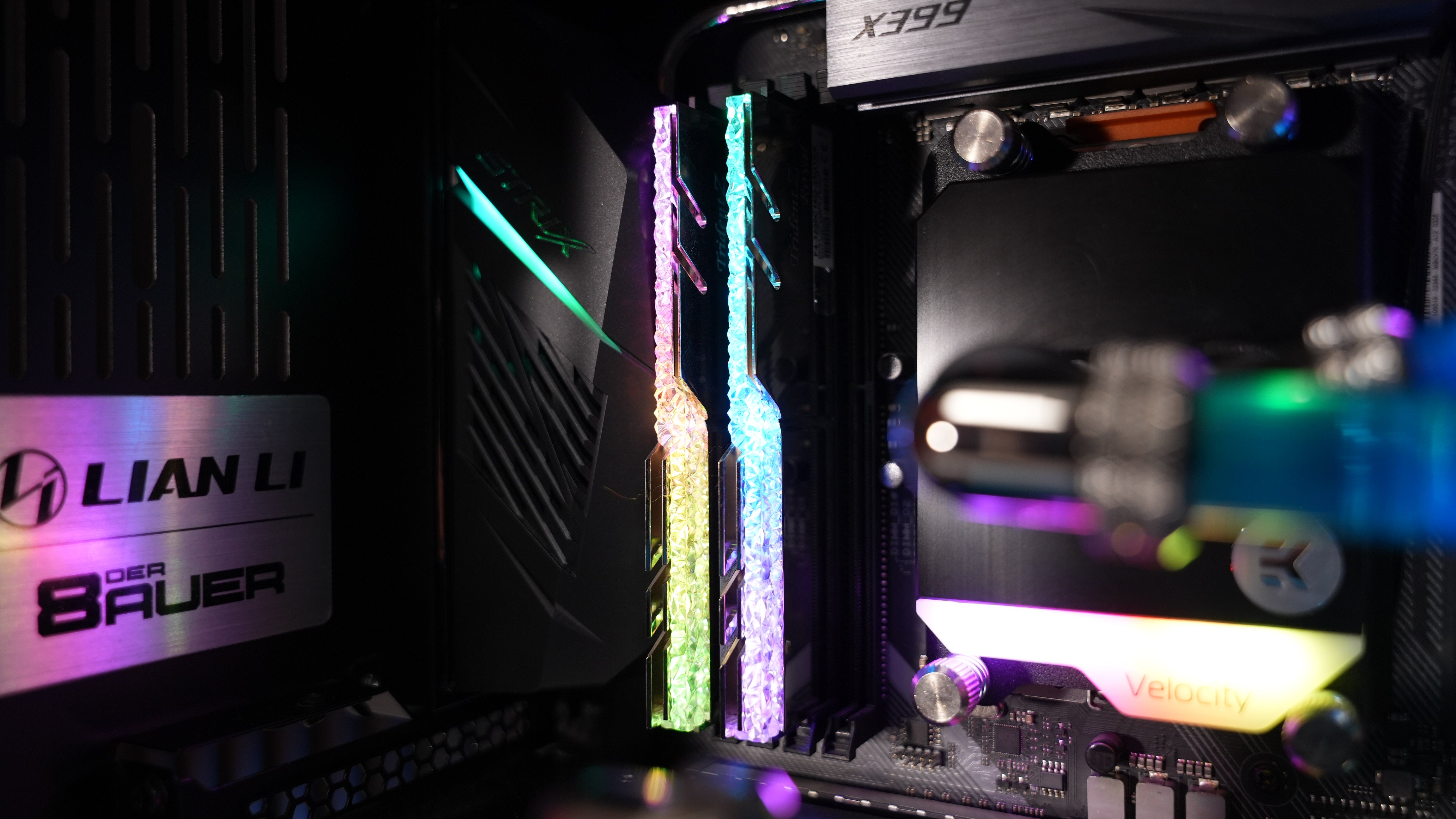 Ryzen Threadripper 2920X + RX 5700XT Gaming PC