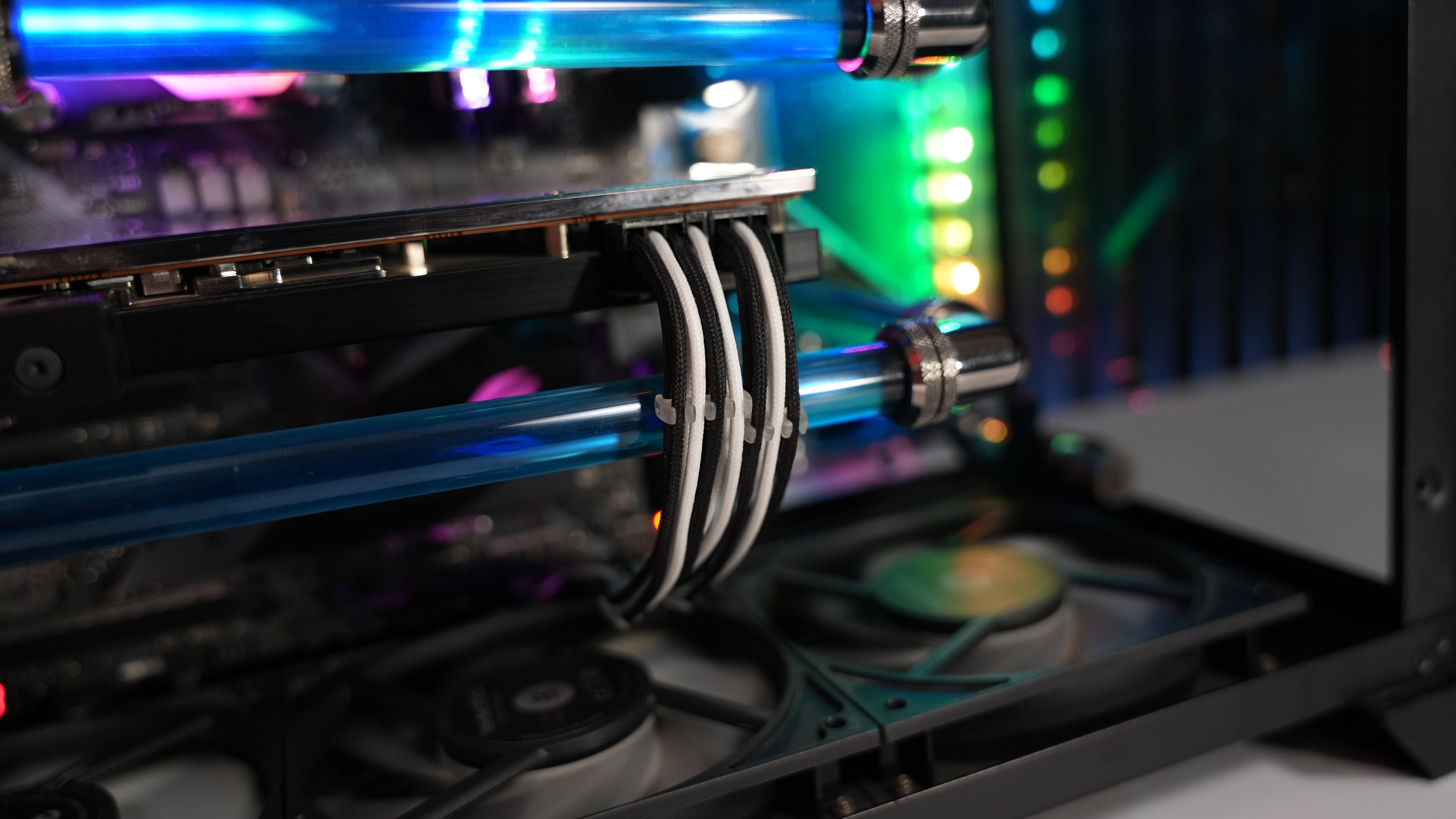 Ryzen Threadripper 2920X + RX 5700XT Gaming PC