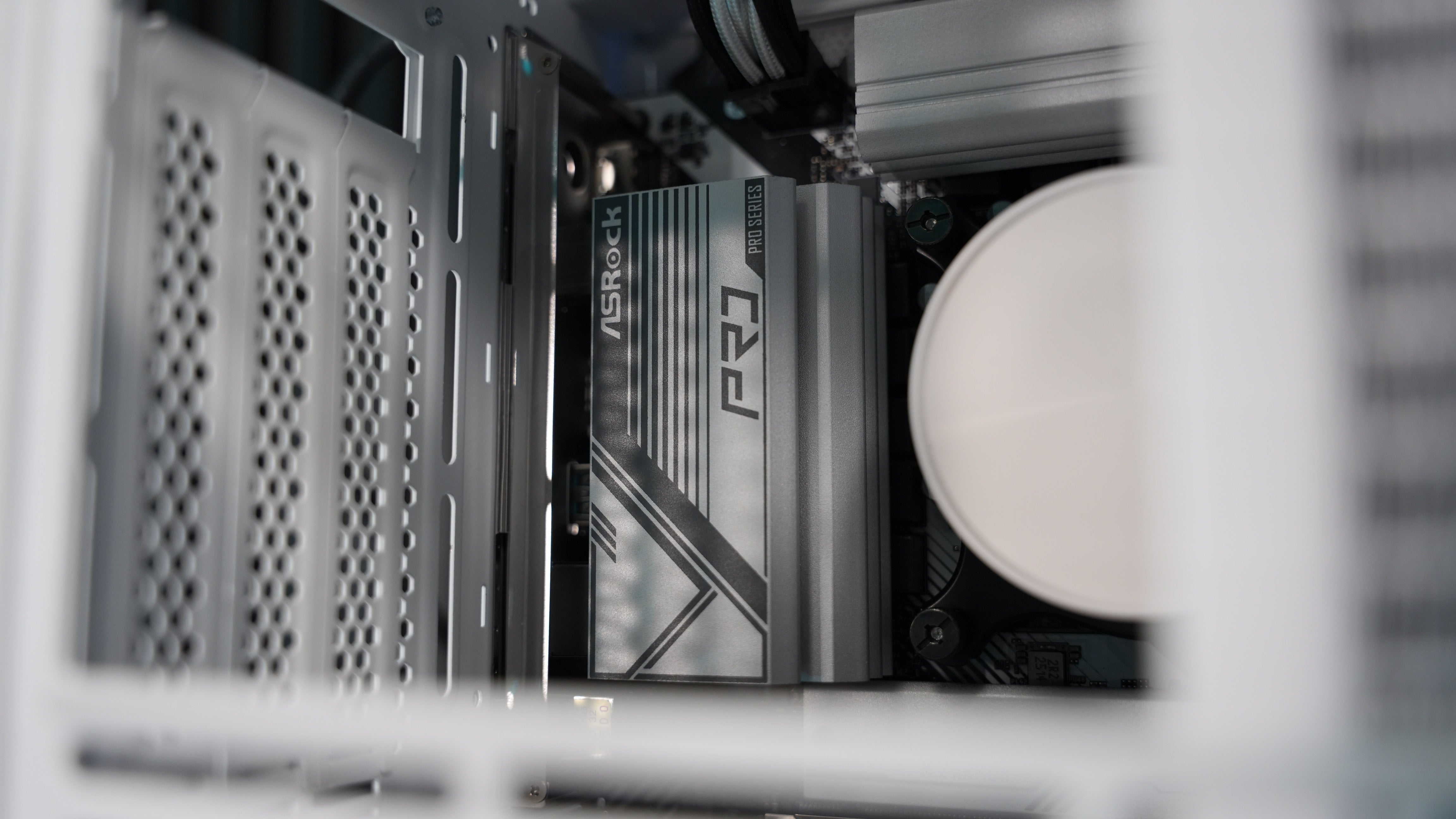 Intel i7 14700F + RTX 4060 Gaming PC