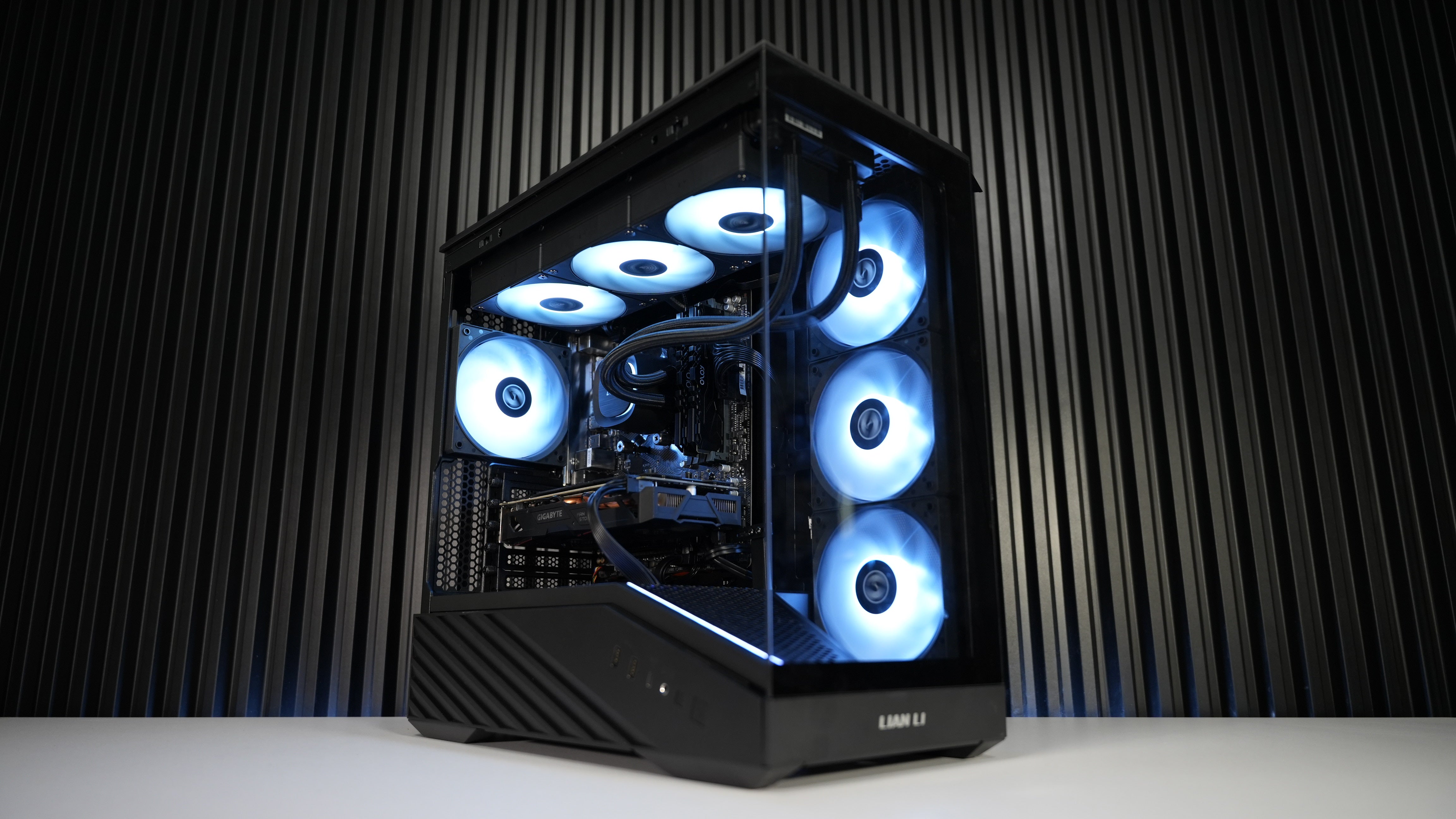 Ryzen 5 2600X + RX 580 Budget Gaming PC