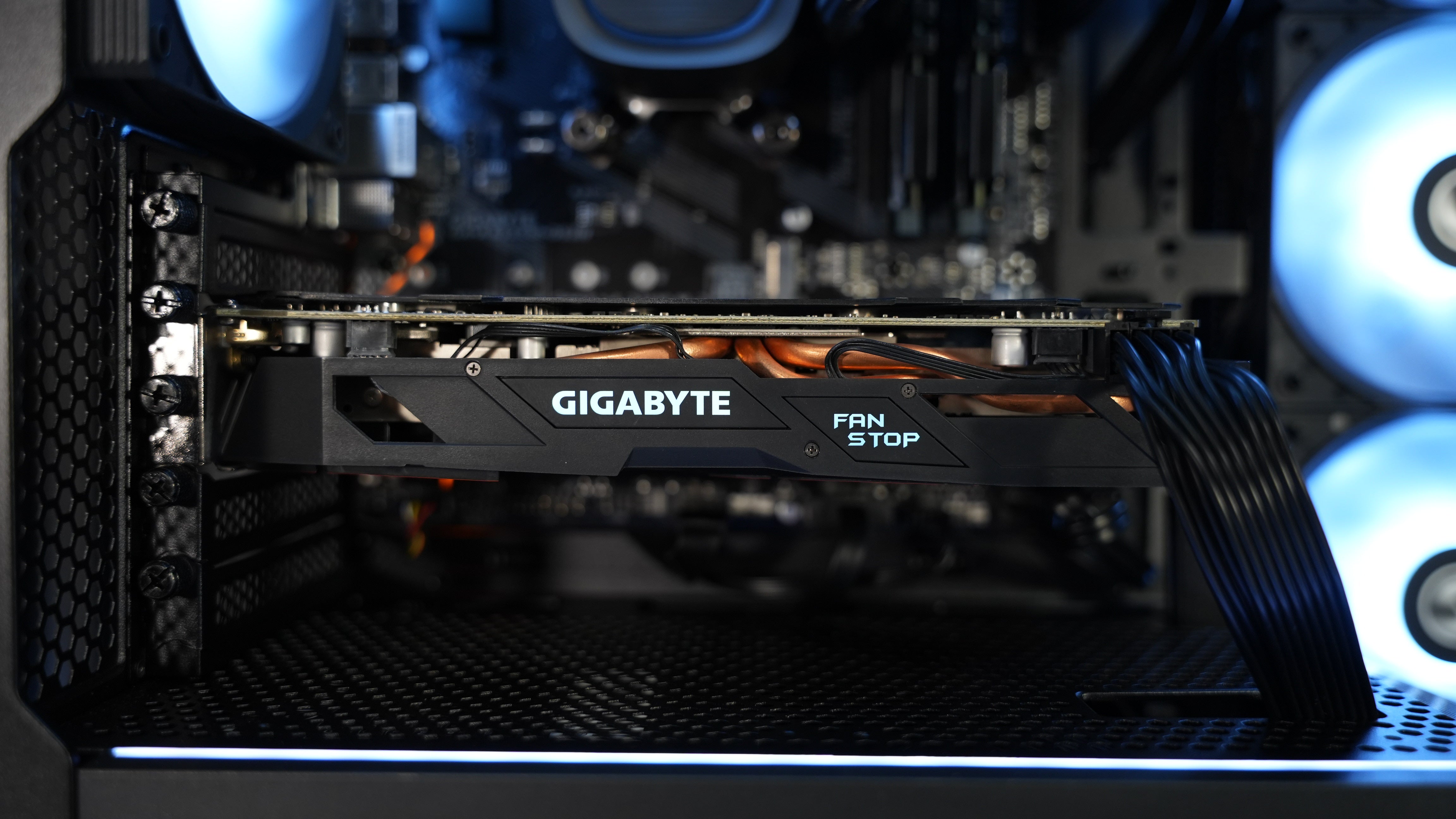 Ryzen 5 2600X + RX 580 Budget Gaming PC