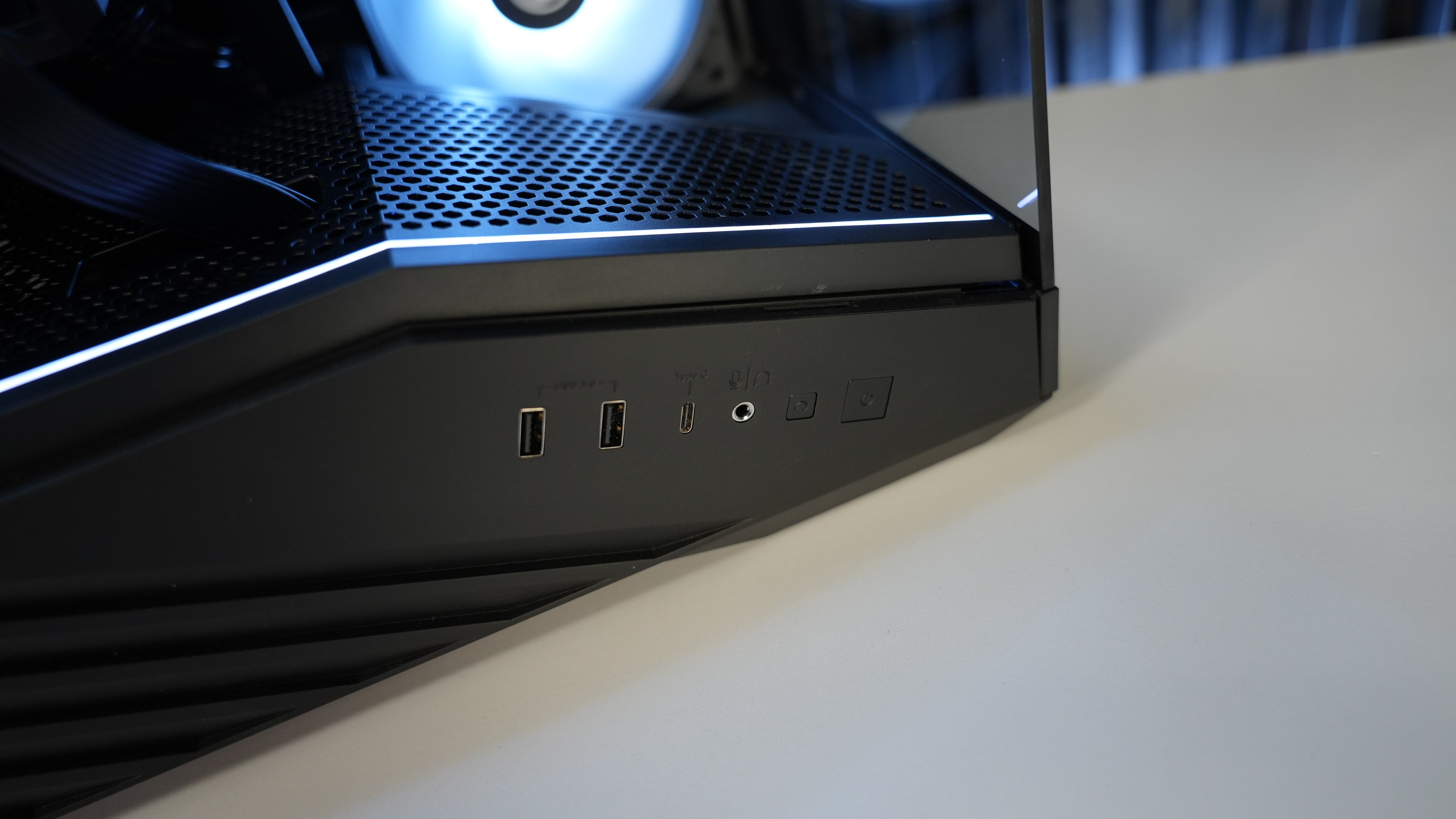 Ryzen 5 2600X + RX 580 Budget Gaming PC
