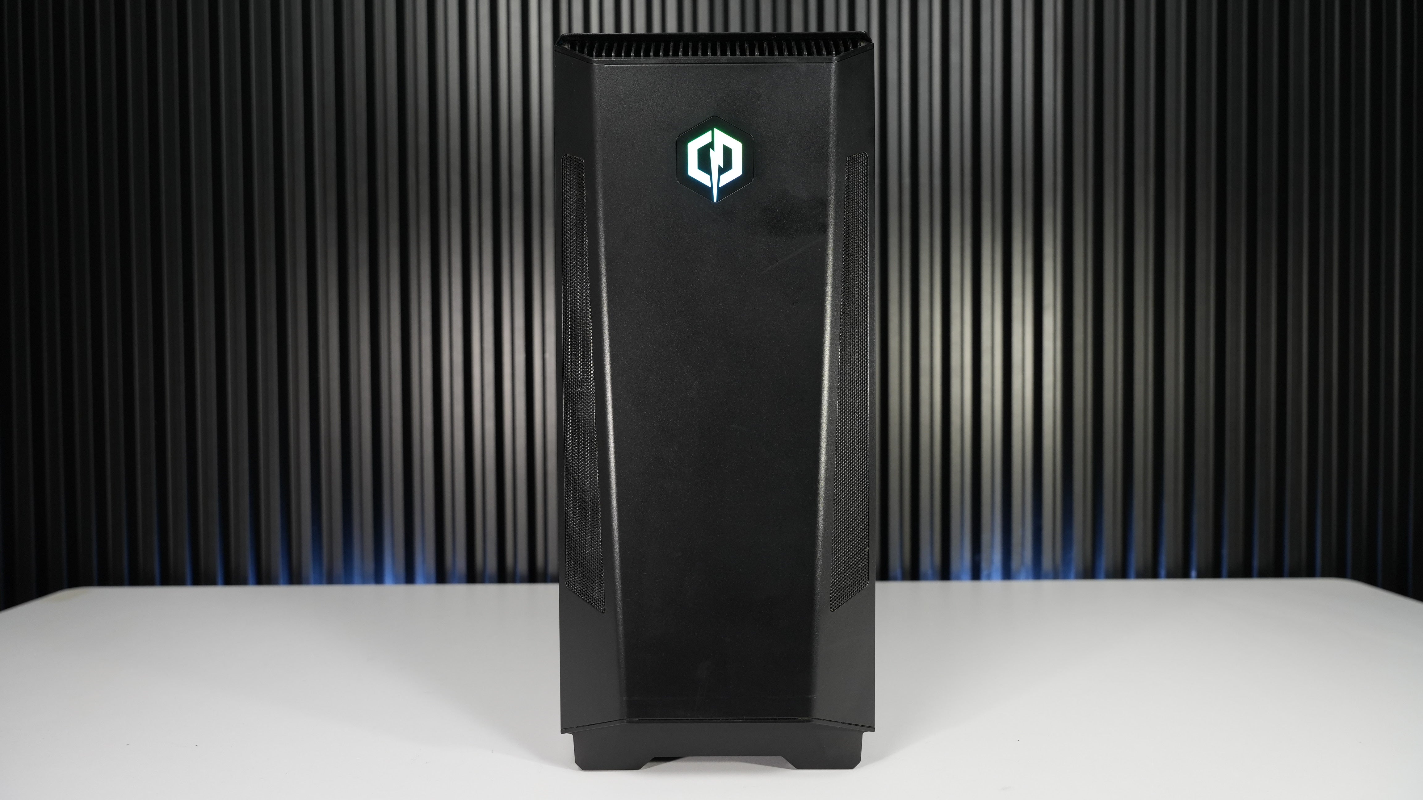 Ryzen 3 2300X + RX 570 Budget Gaming PC