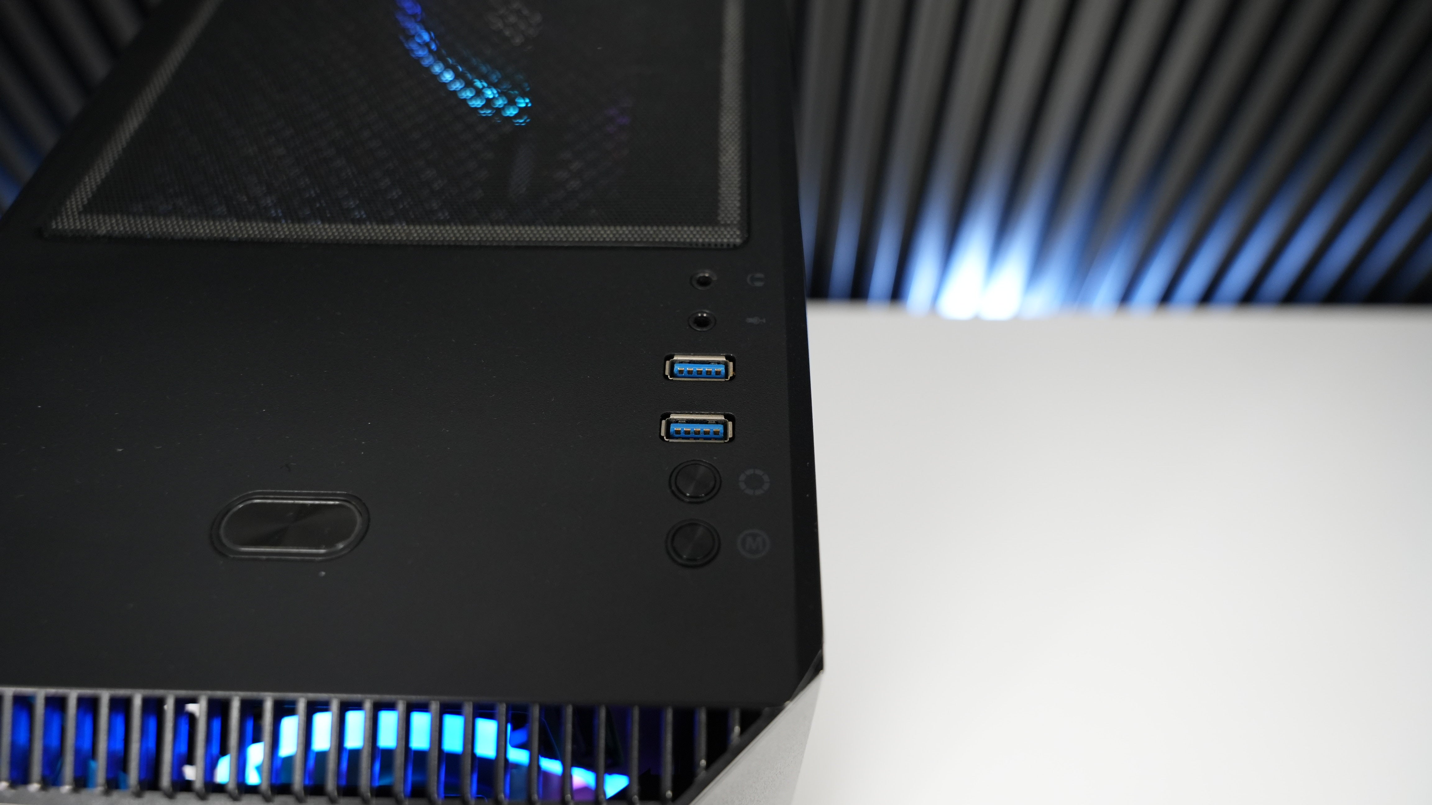 Ryzen 3 2300X + RX 570 Budget Gaming PC
