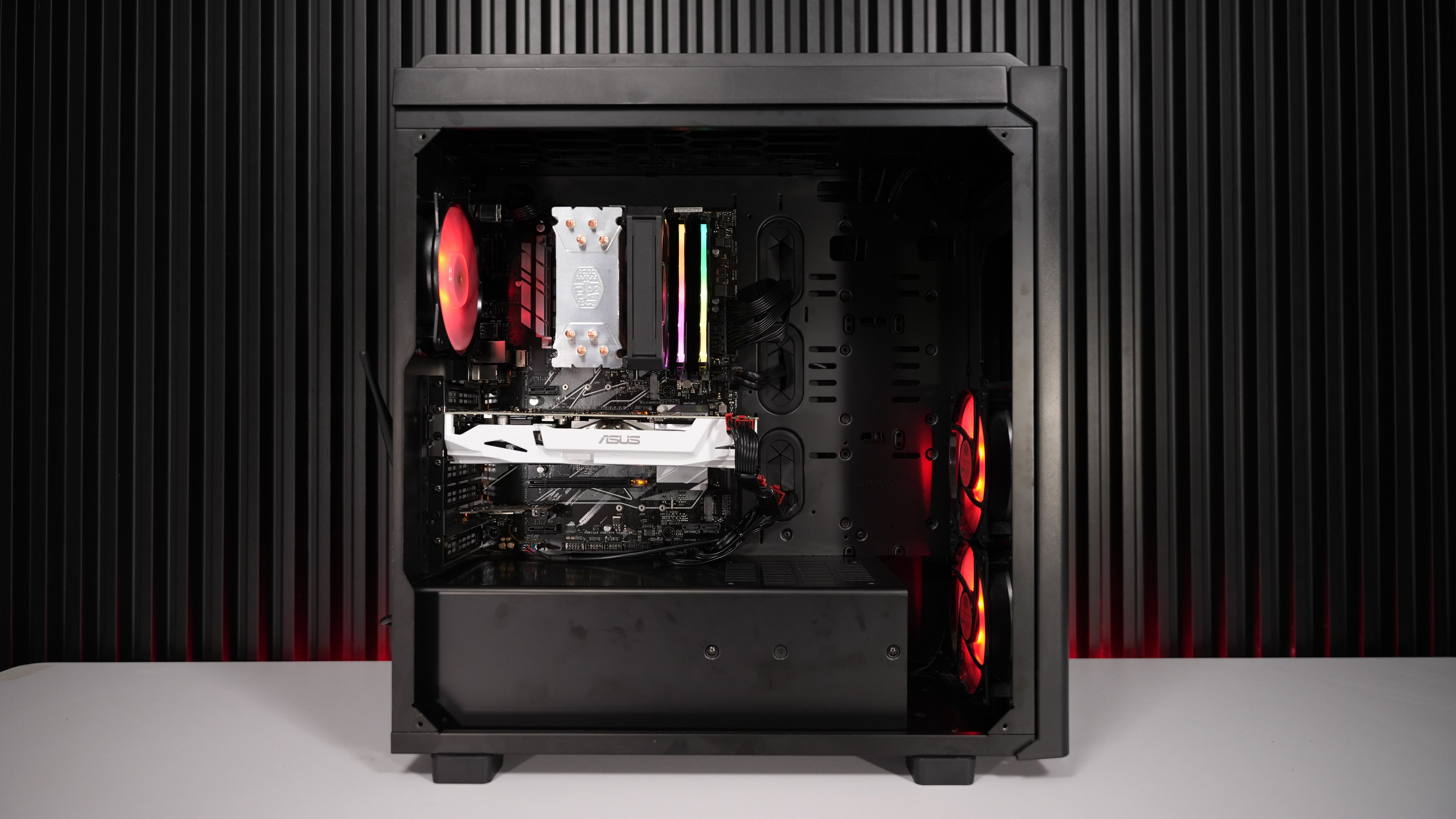 Intel i5 8600K + GTX 1060 3GB Budget Gaming PC