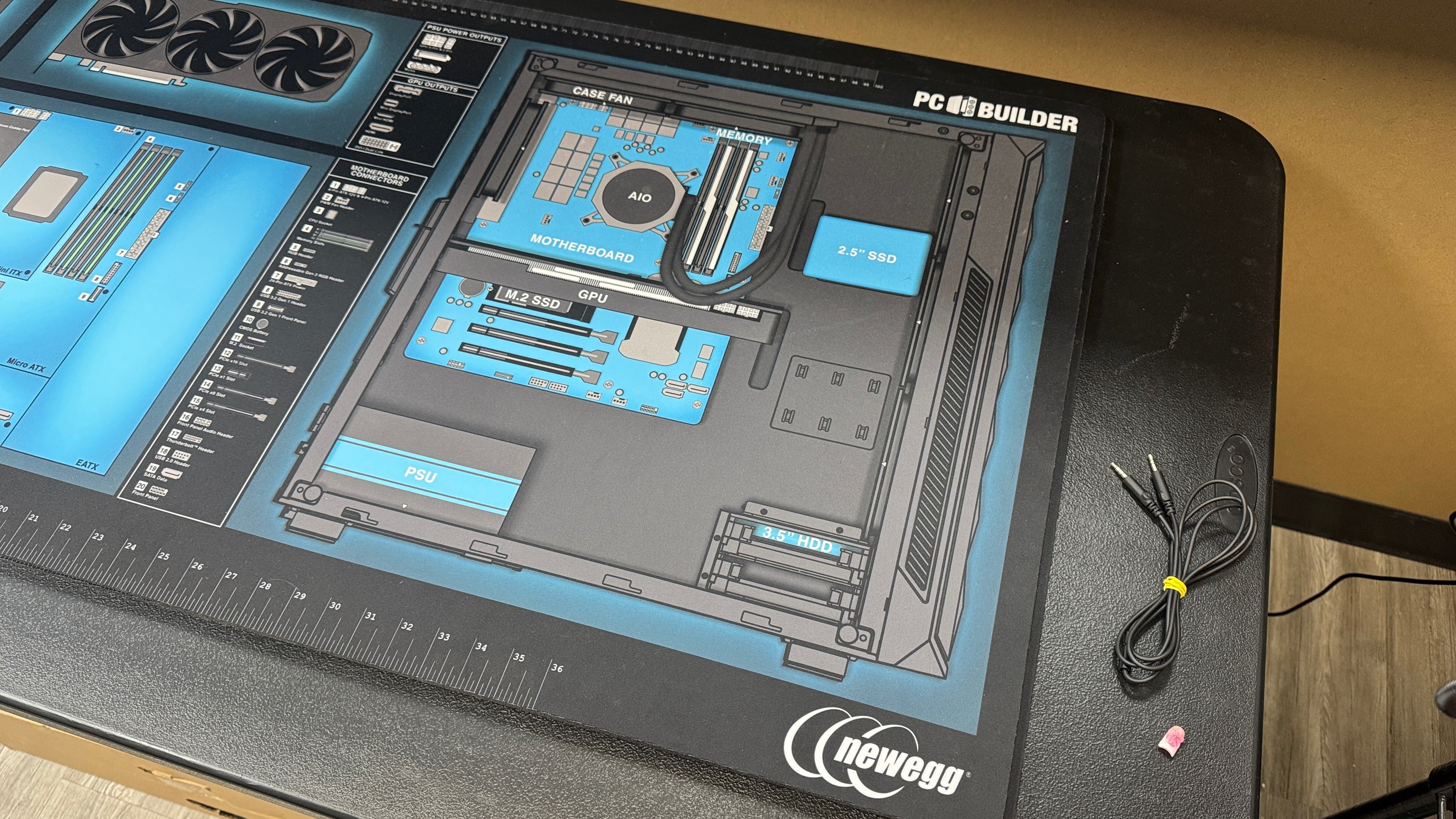 Newegg x PC Builder Mat - Extra Large Mouse Pad