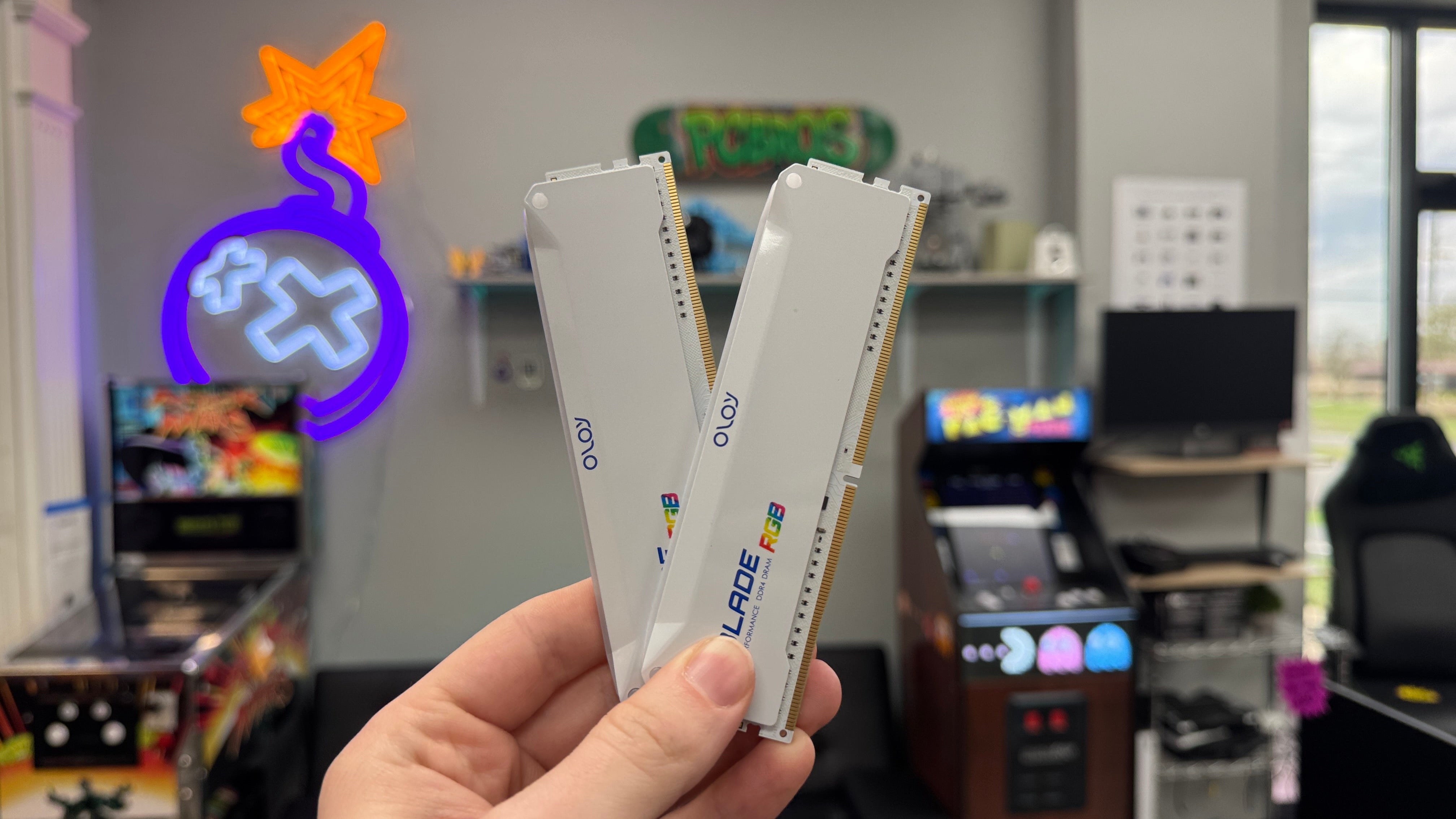 16GB OLOy Blade DDR4-3200Mhz CL16 White (2x8GB) RAM Kit