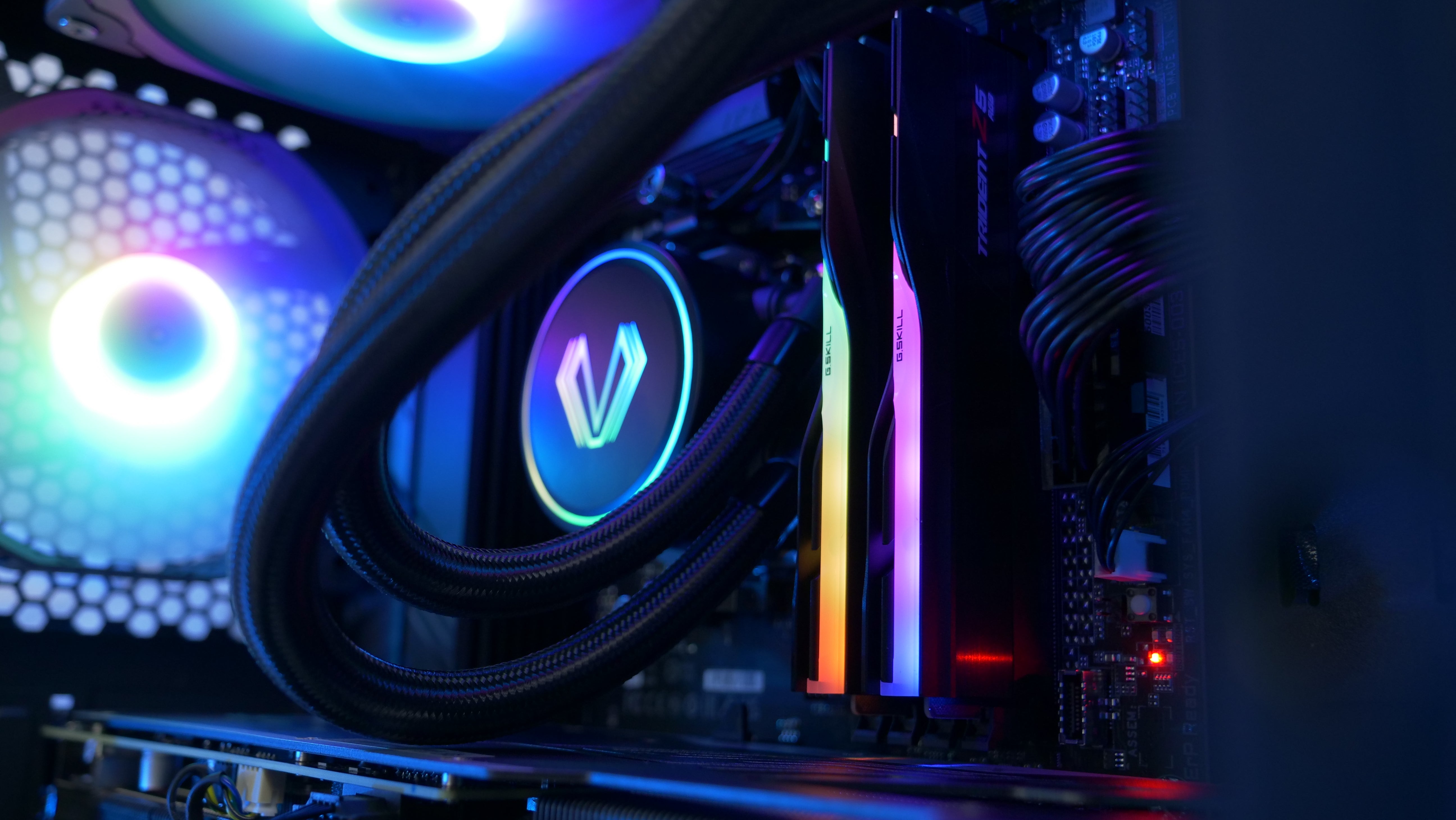Ryzen 7 7700X + RTX 4070 Ti Gaming/Streaming PC (In Stock)