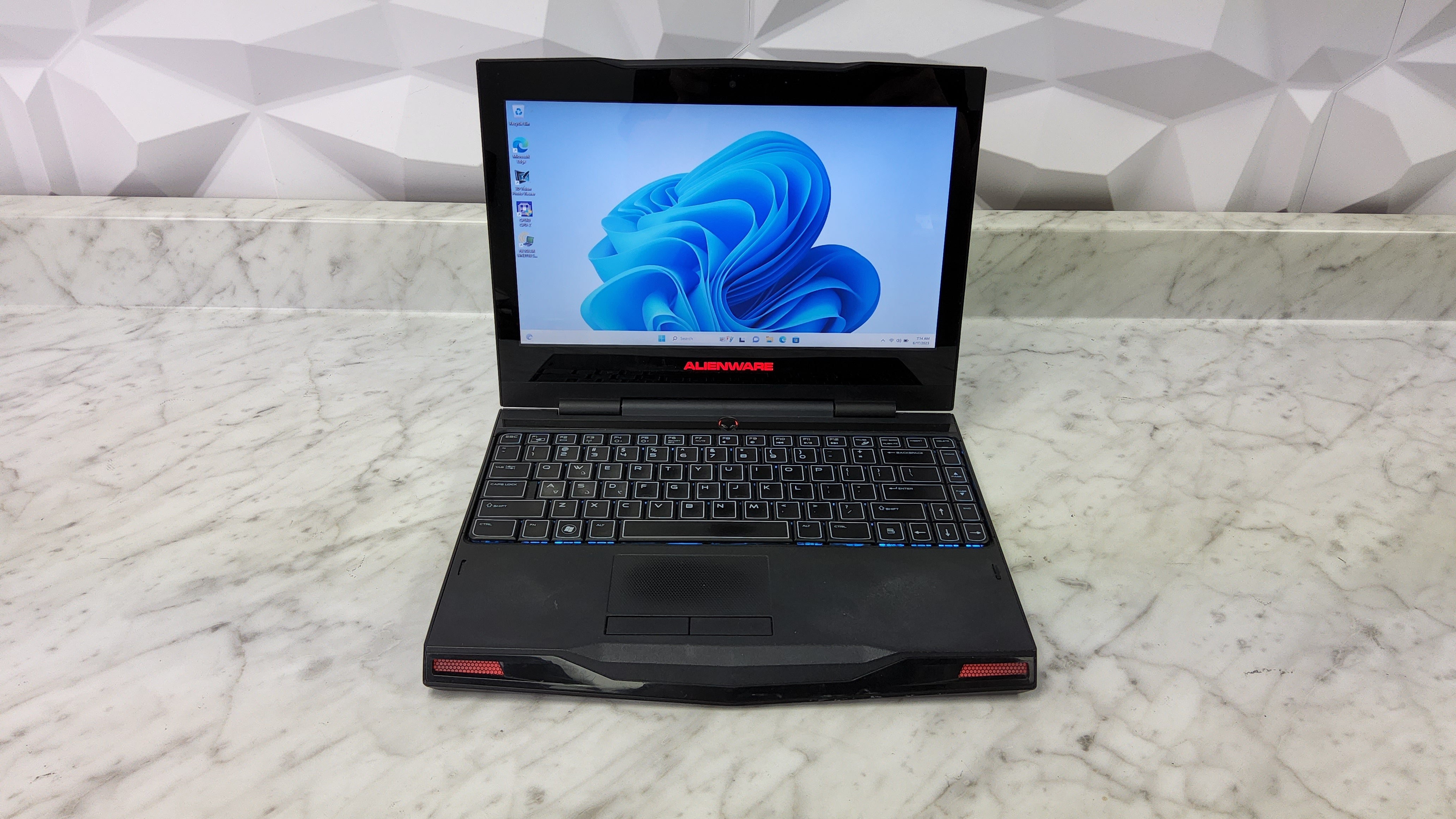 Alienware M11X - Intel U7300 + GT 335M Laptop (*FREE Shipping)