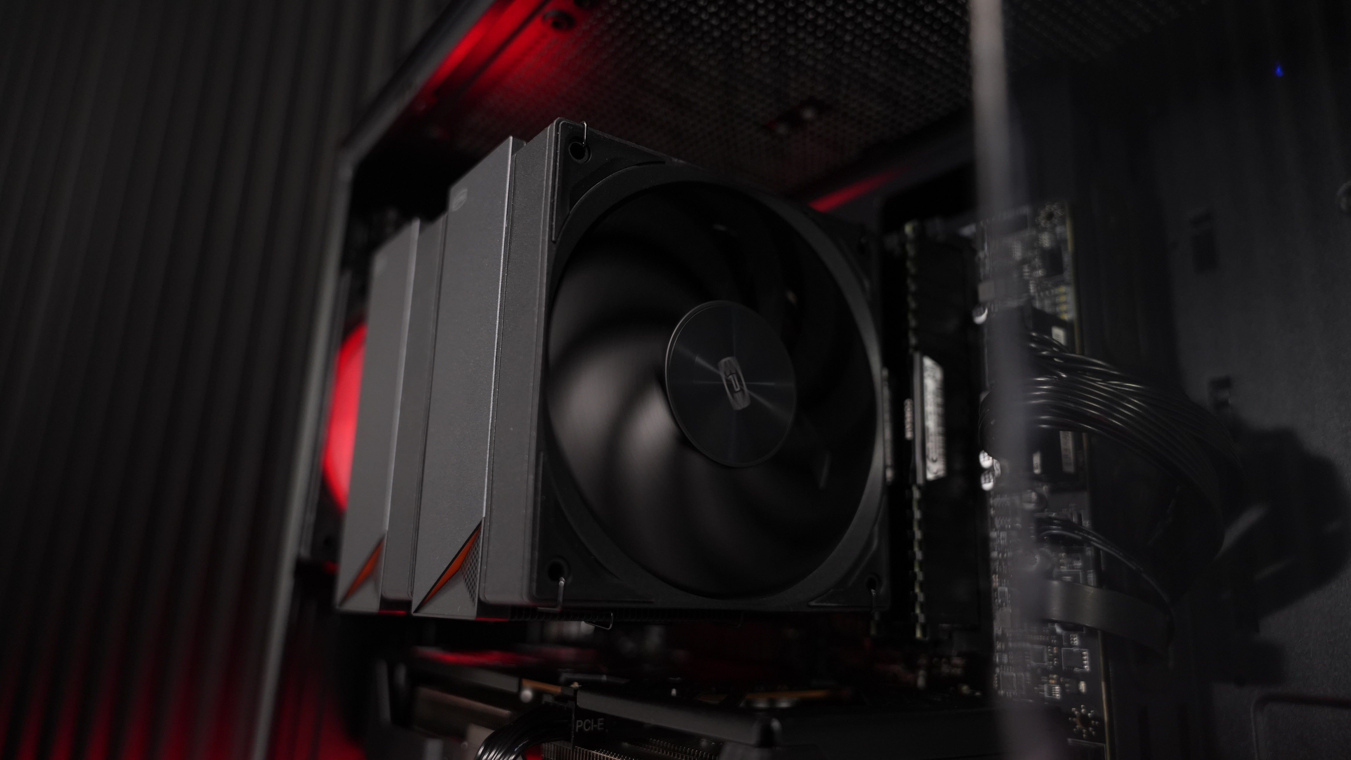 Ryzen 7 5800XT + RX 9060 XT Gaming PC
