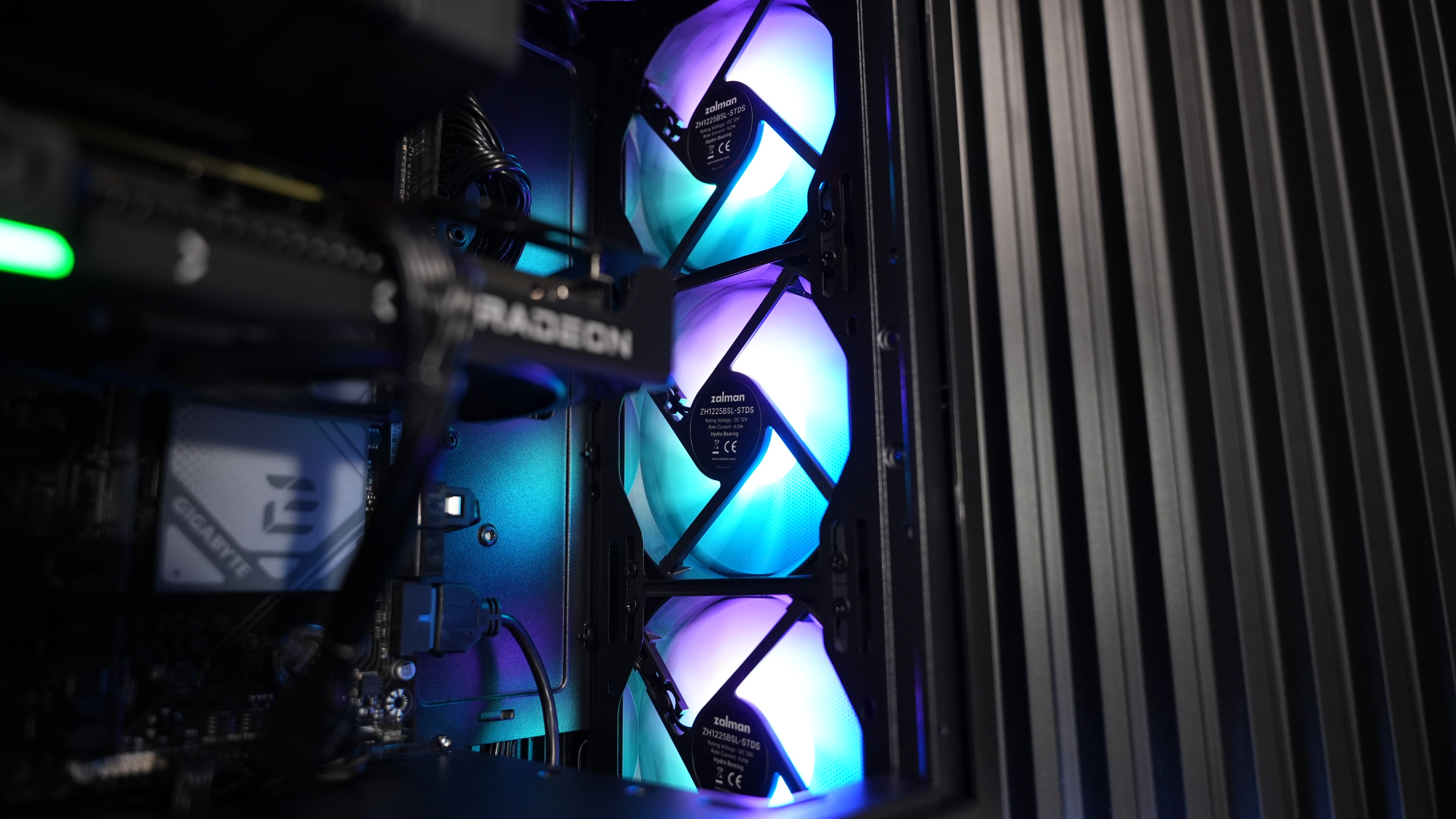Ryzen 5 9600X + RX 9060XT 16GB Gaming PC