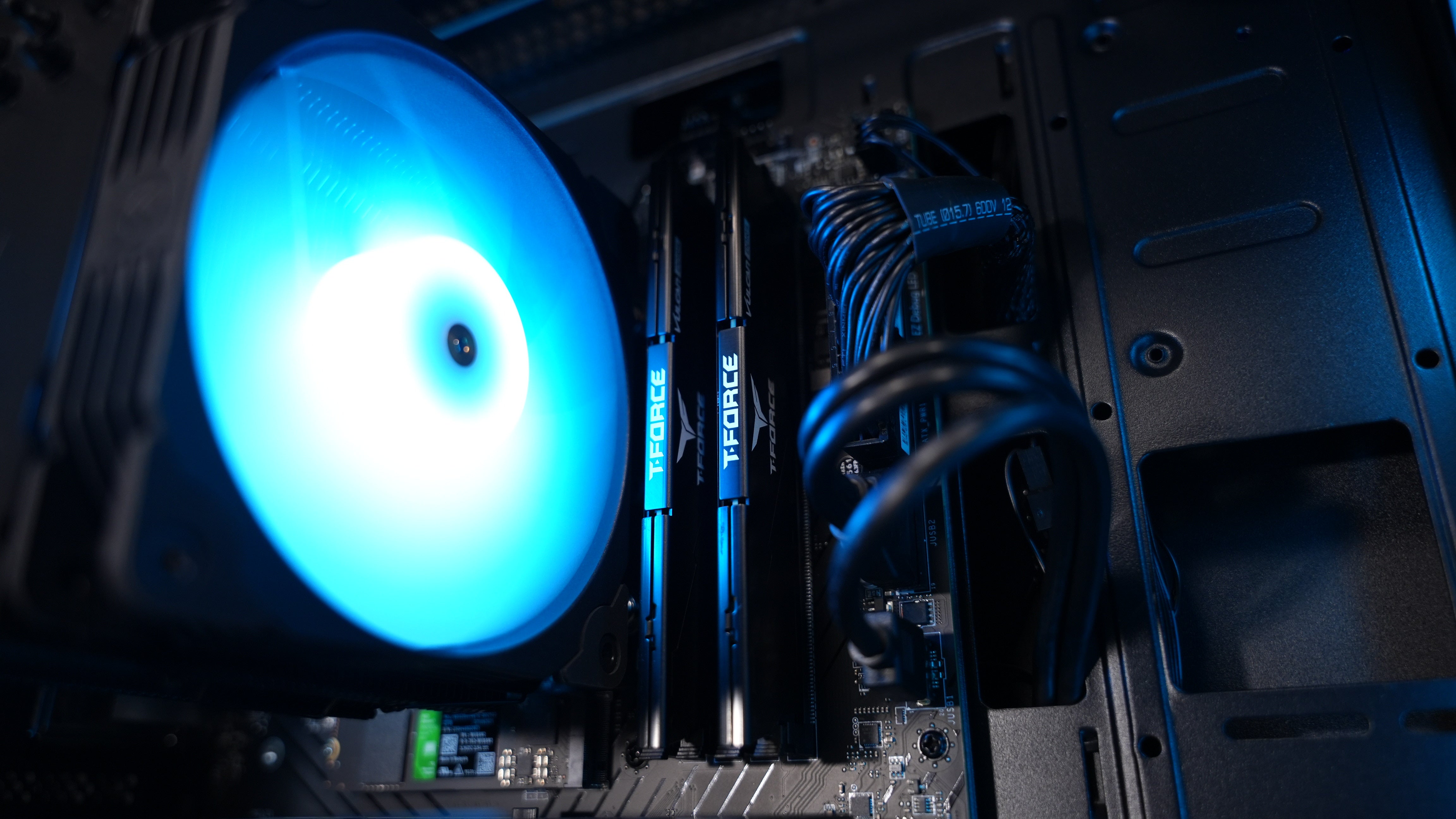 Intel i7 14700F + RTX 5060Ti 16GB Gaming PC