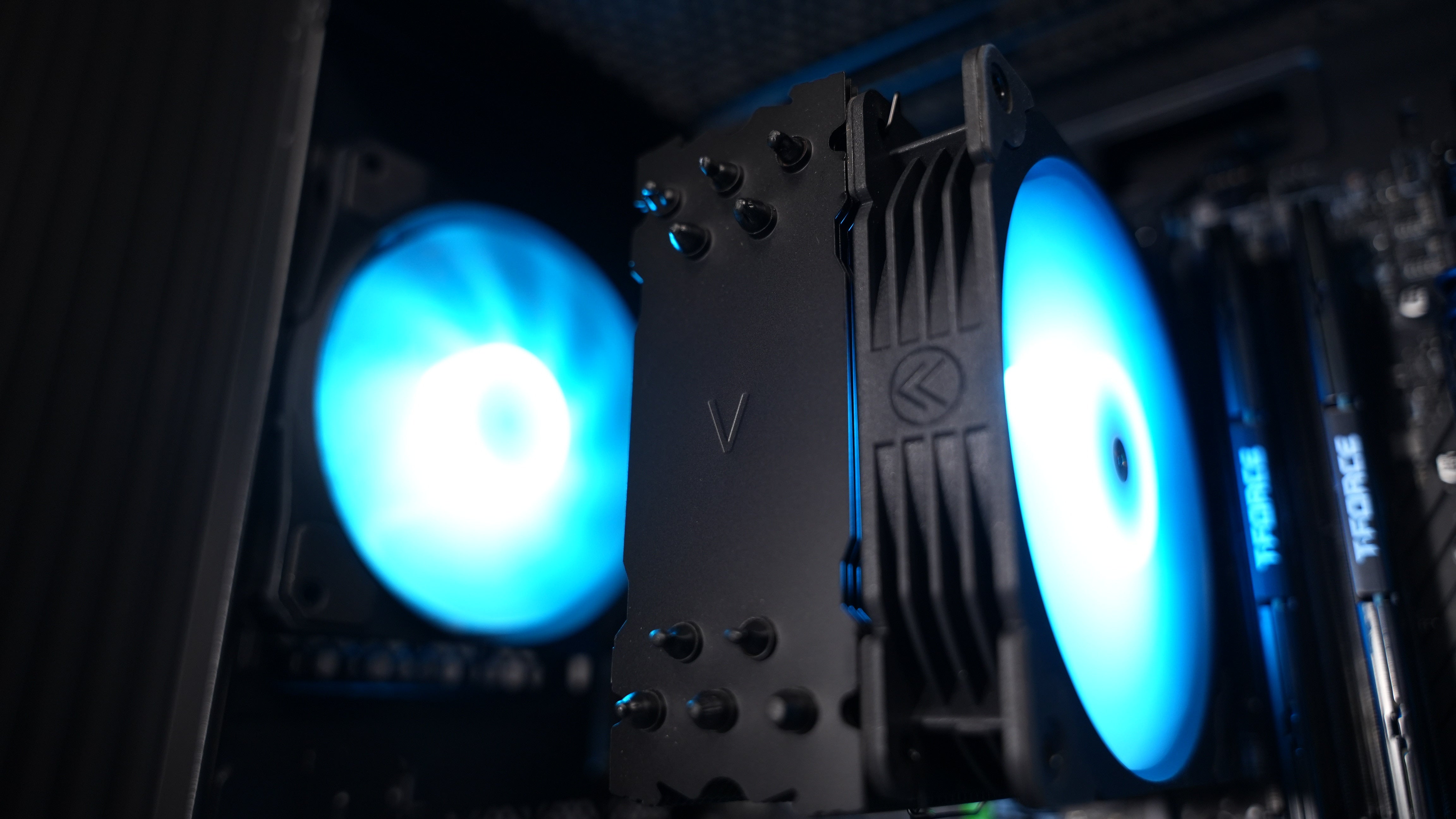 Intel i7 14700F + RTX 5060Ti 16GB Gaming PC